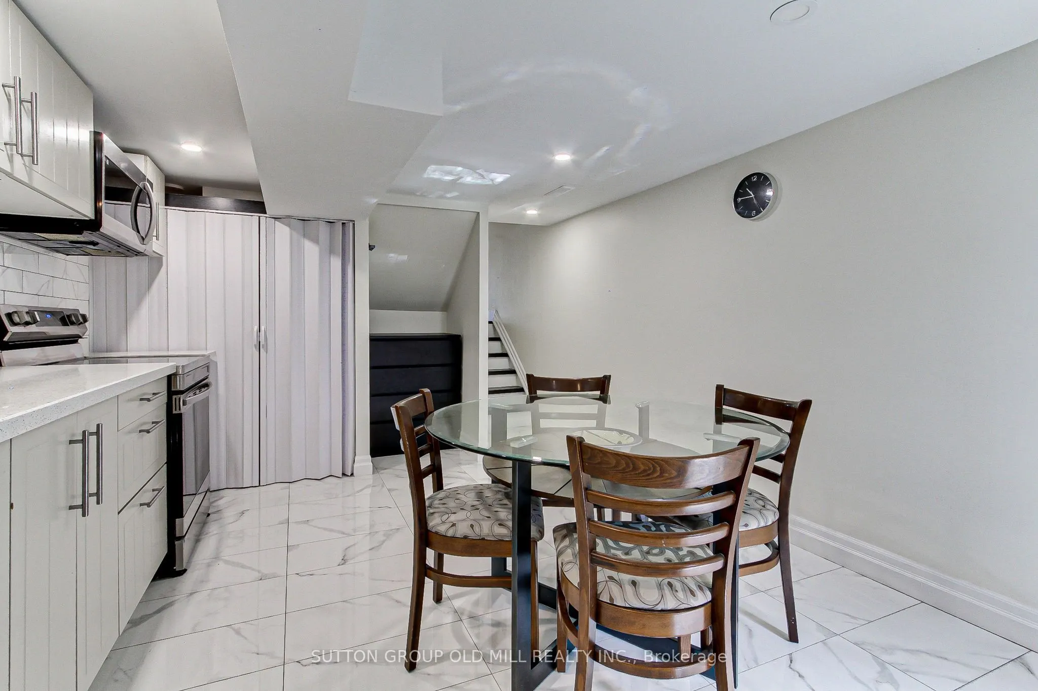 1261 Consort Crescent