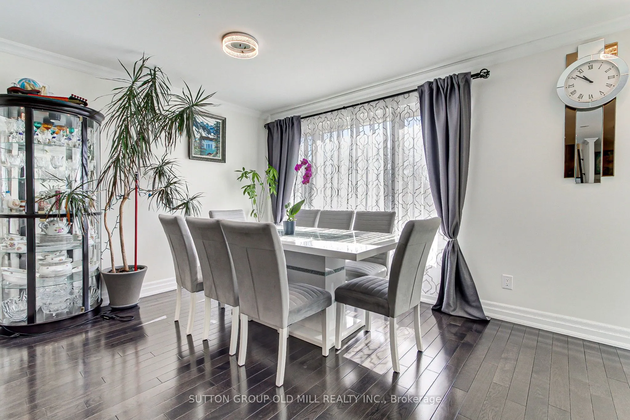 1261 Consort Crescent