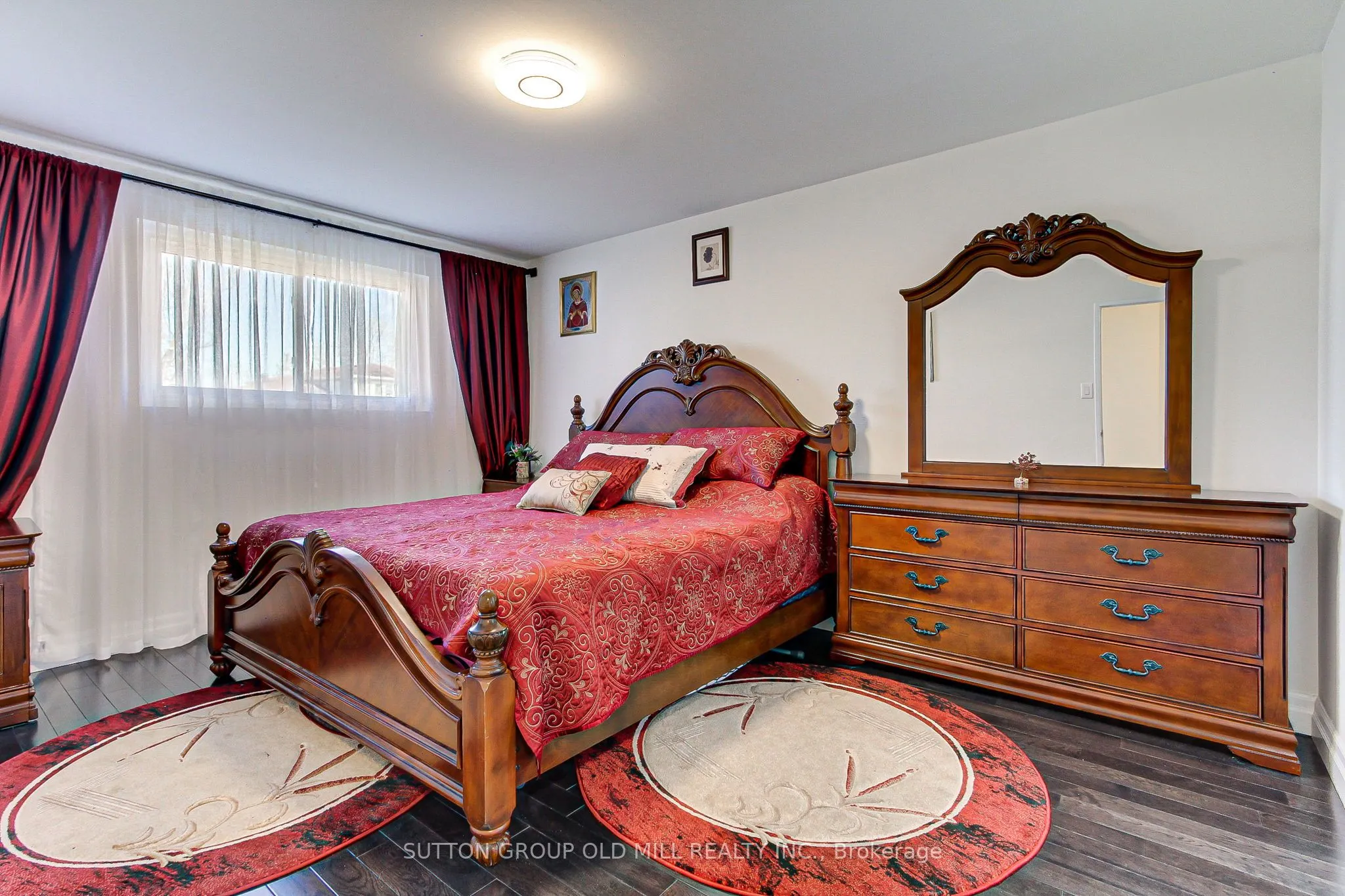 1261 Consort Crescent