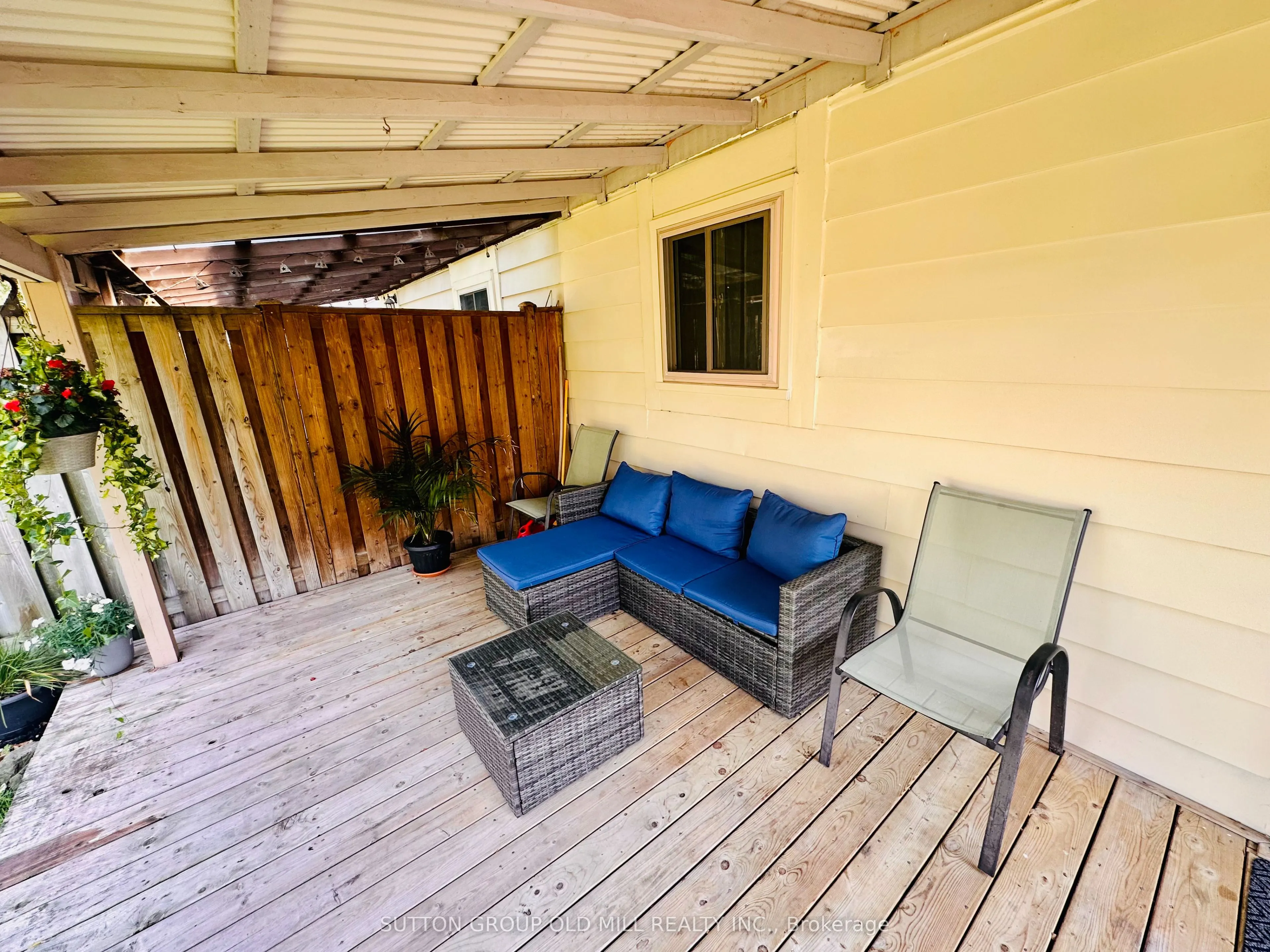1261 Consort Crescent