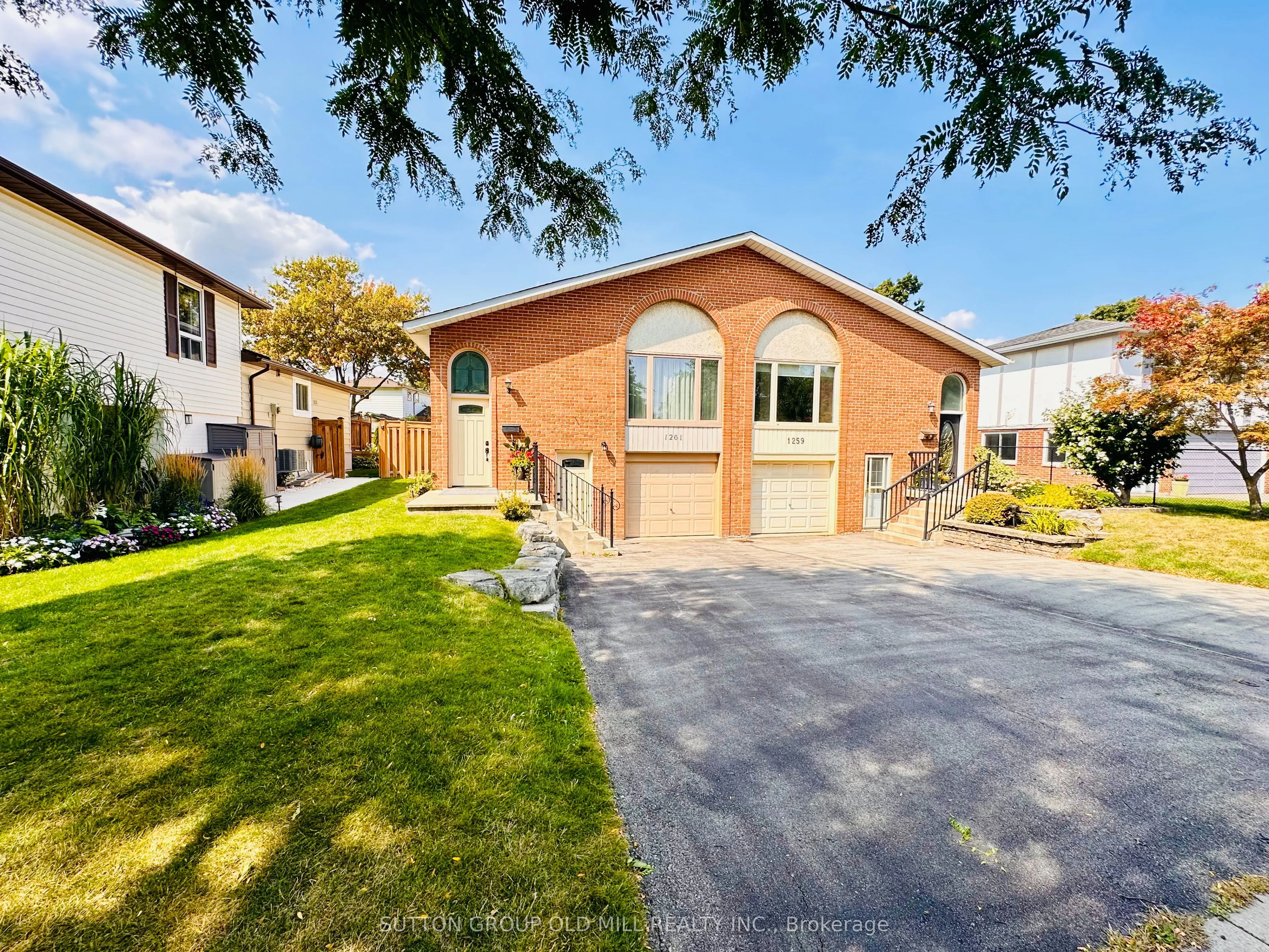 1261 Consort Crescent