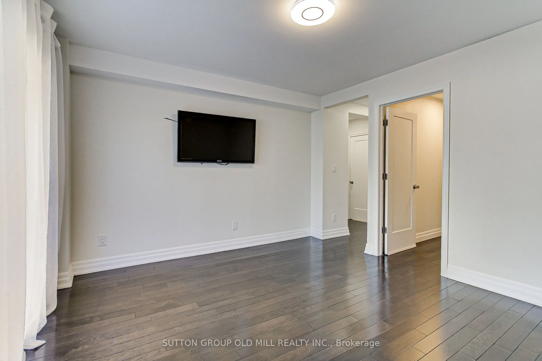 1261 Consort Crescent