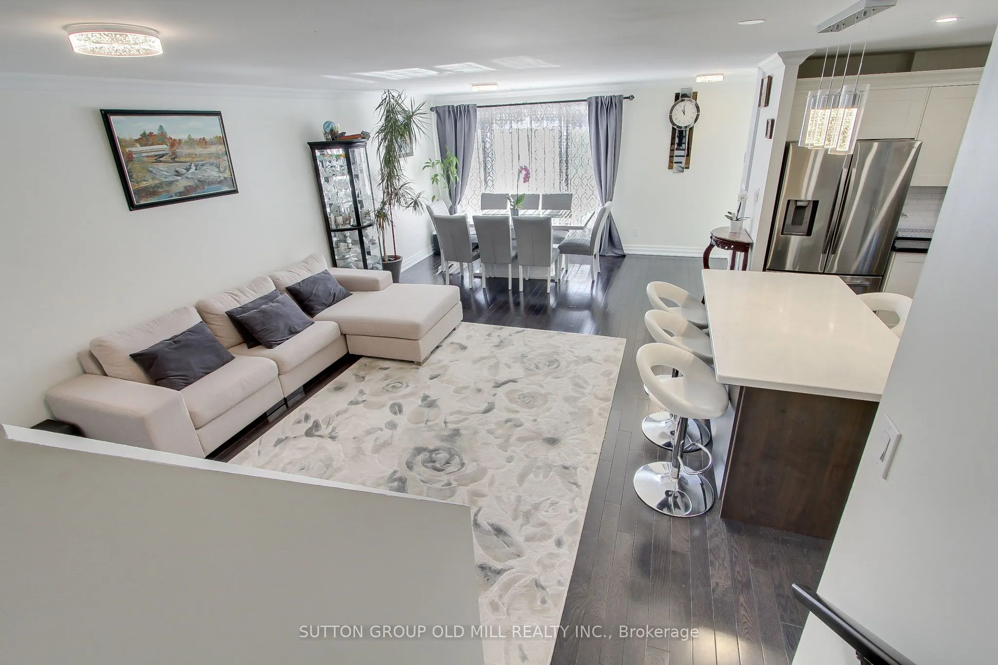 1261 Consort Crescent