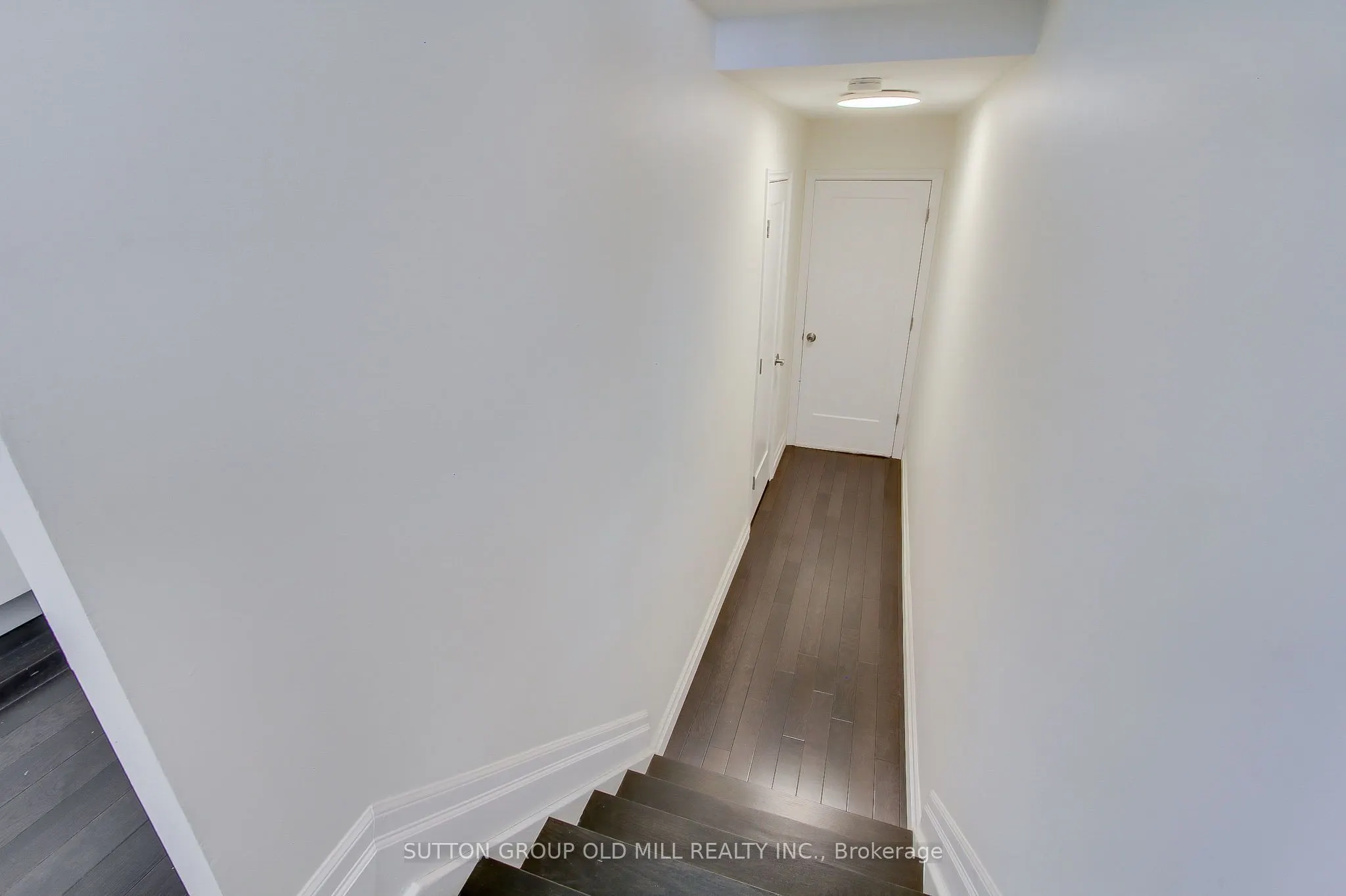 1261 Consort Crescent