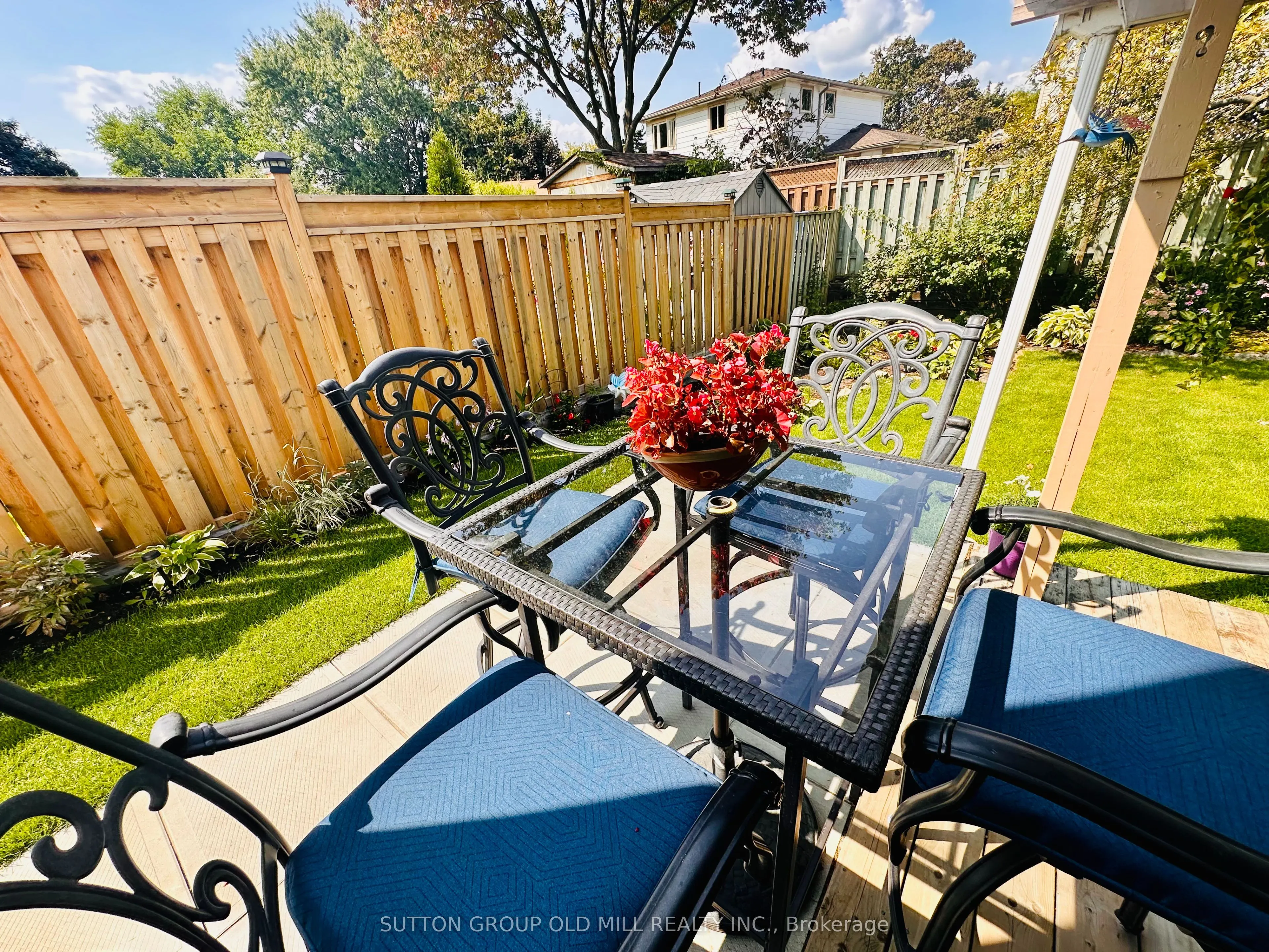 1261 Consort Crescent