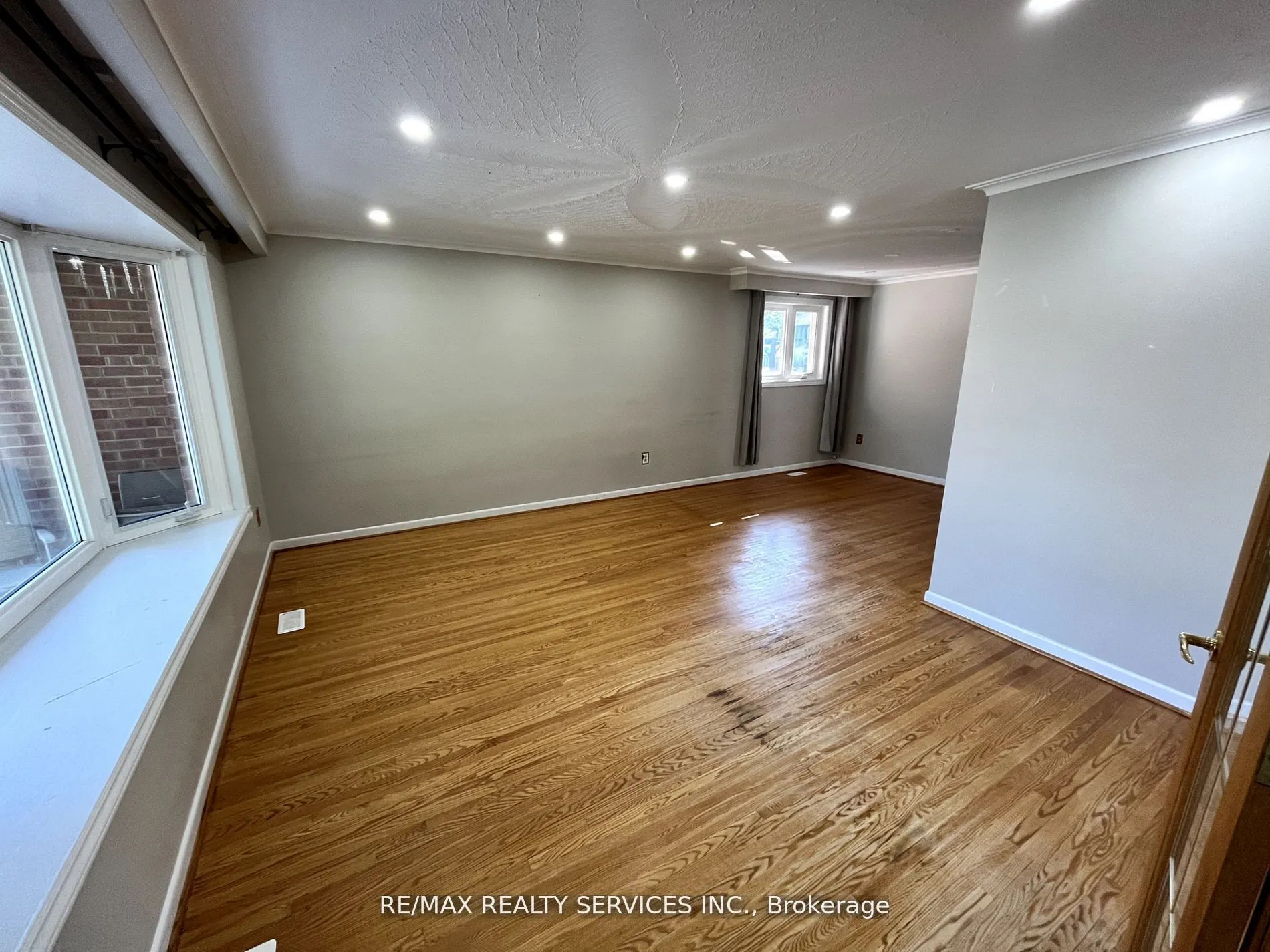 91 Ambleside Drive