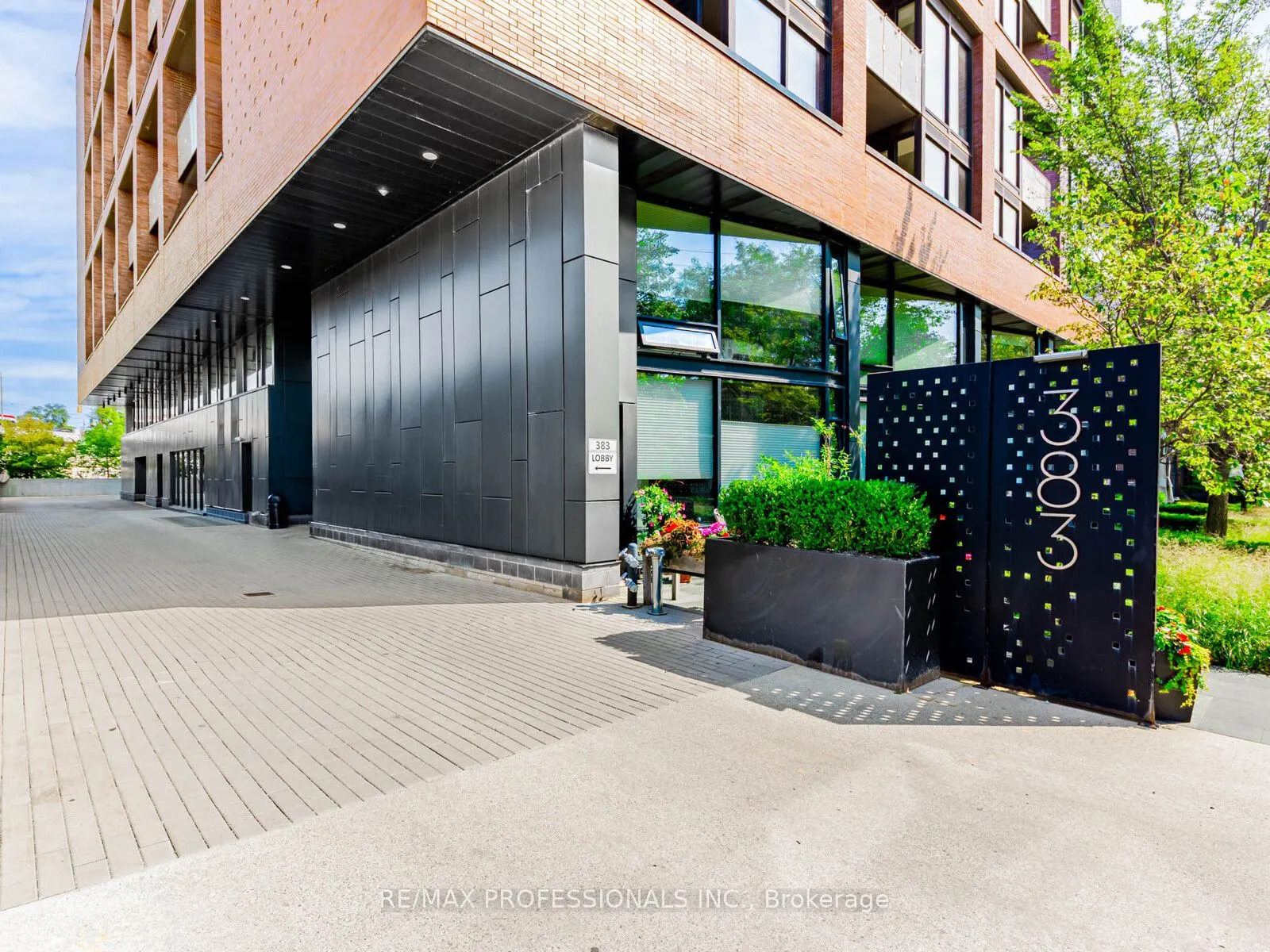 383 Sorauren Avenue, #401