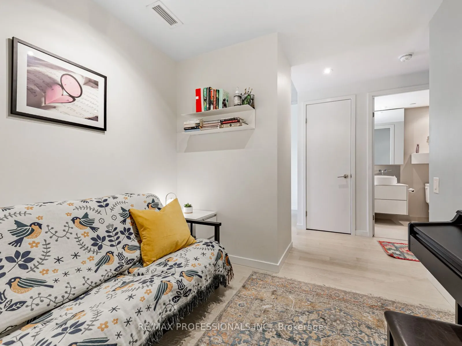 383 Sorauren Avenue, #401