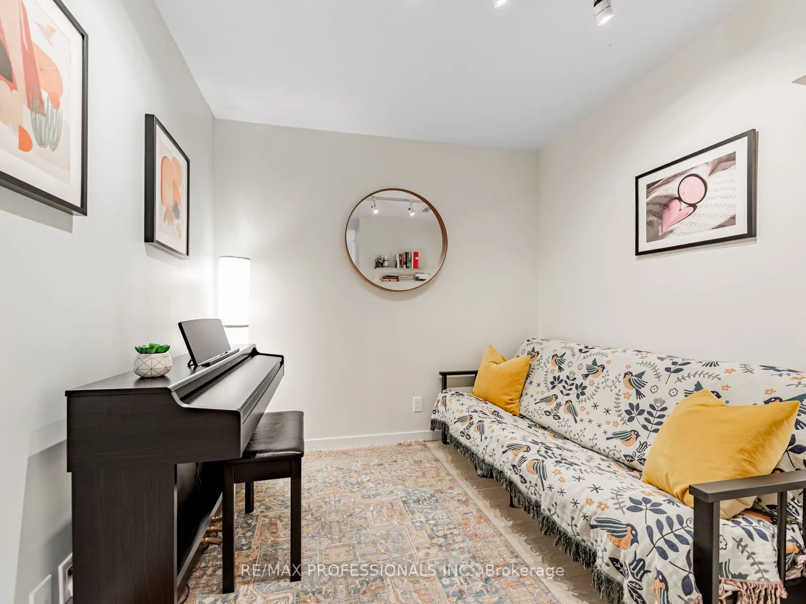 383 Sorauren Avenue, #401