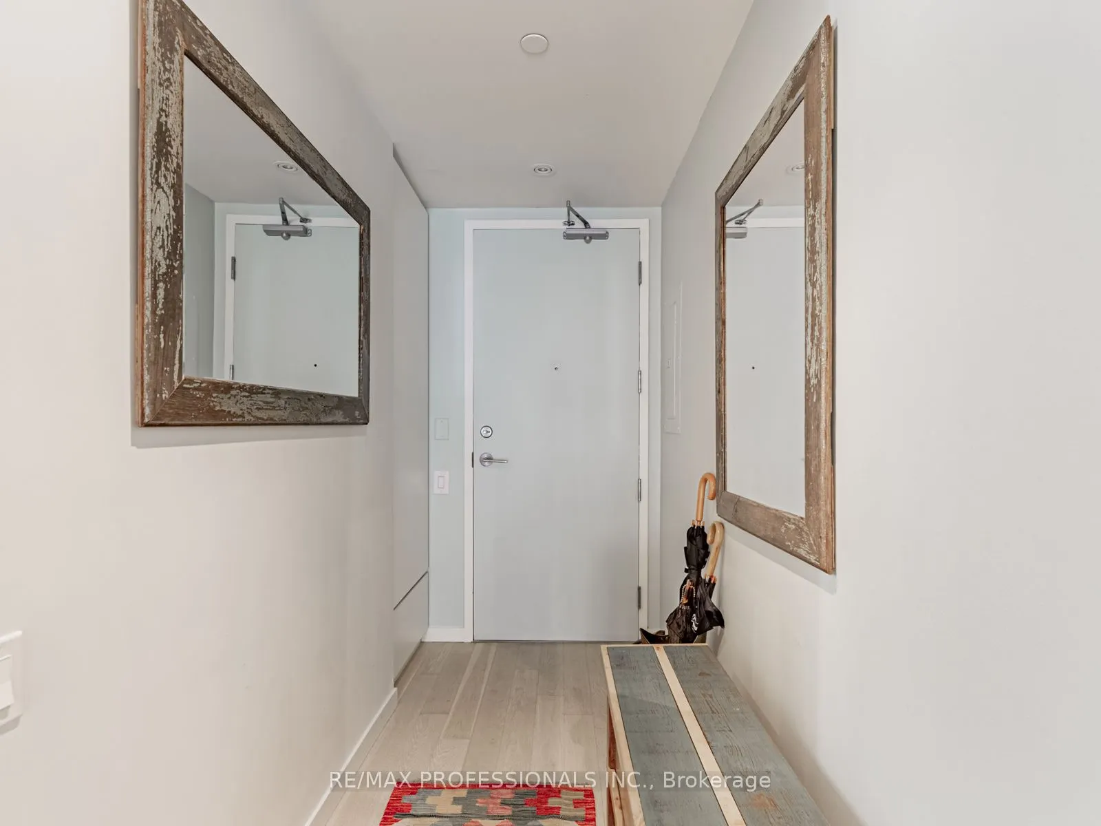 383 Sorauren Avenue, #401