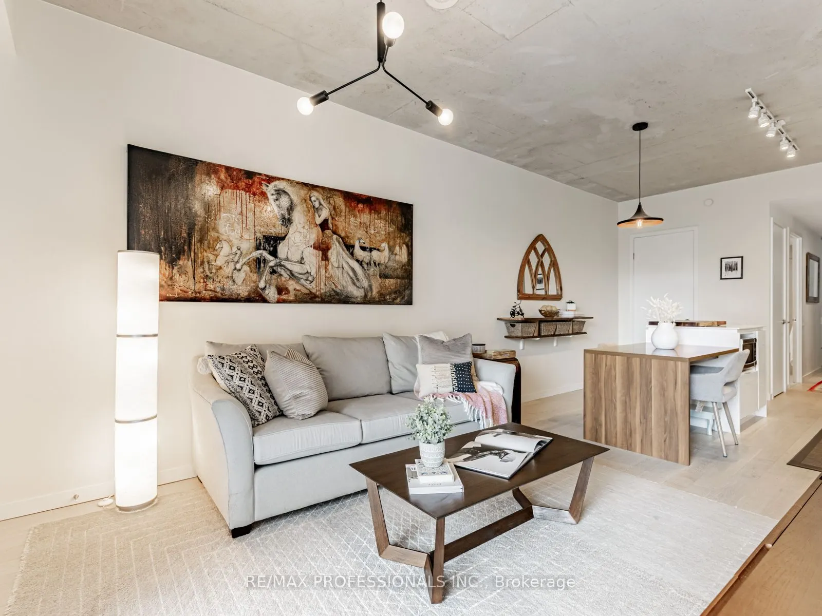 383 Sorauren Avenue, #401