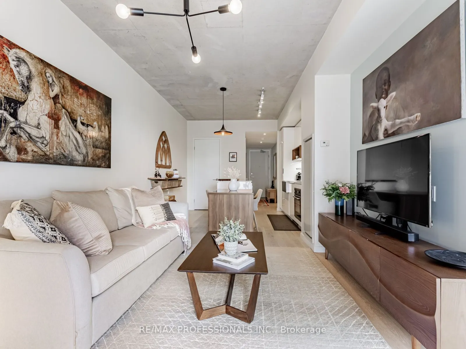 383 Sorauren Avenue, #401