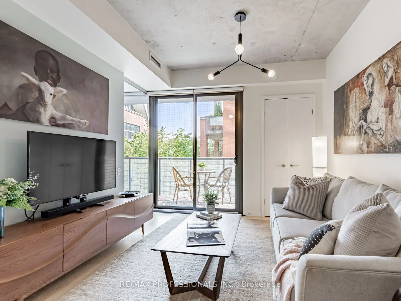 383 Sorauren Avenue, #401
