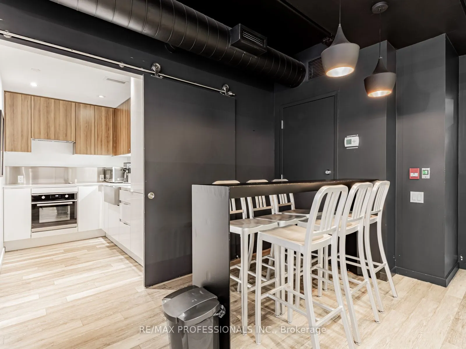 383 Sorauren Avenue, #401