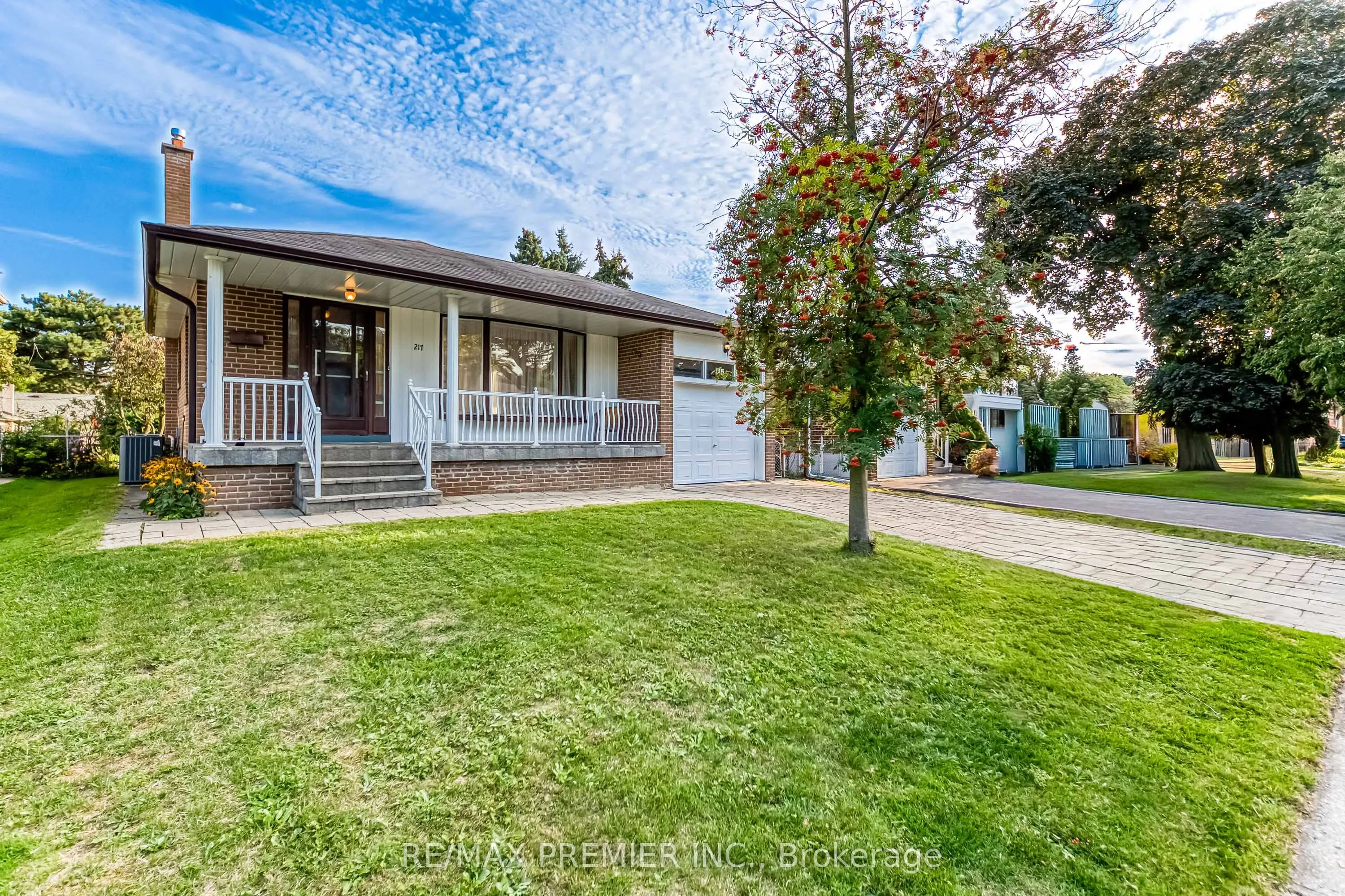 217 La Rose Avenue