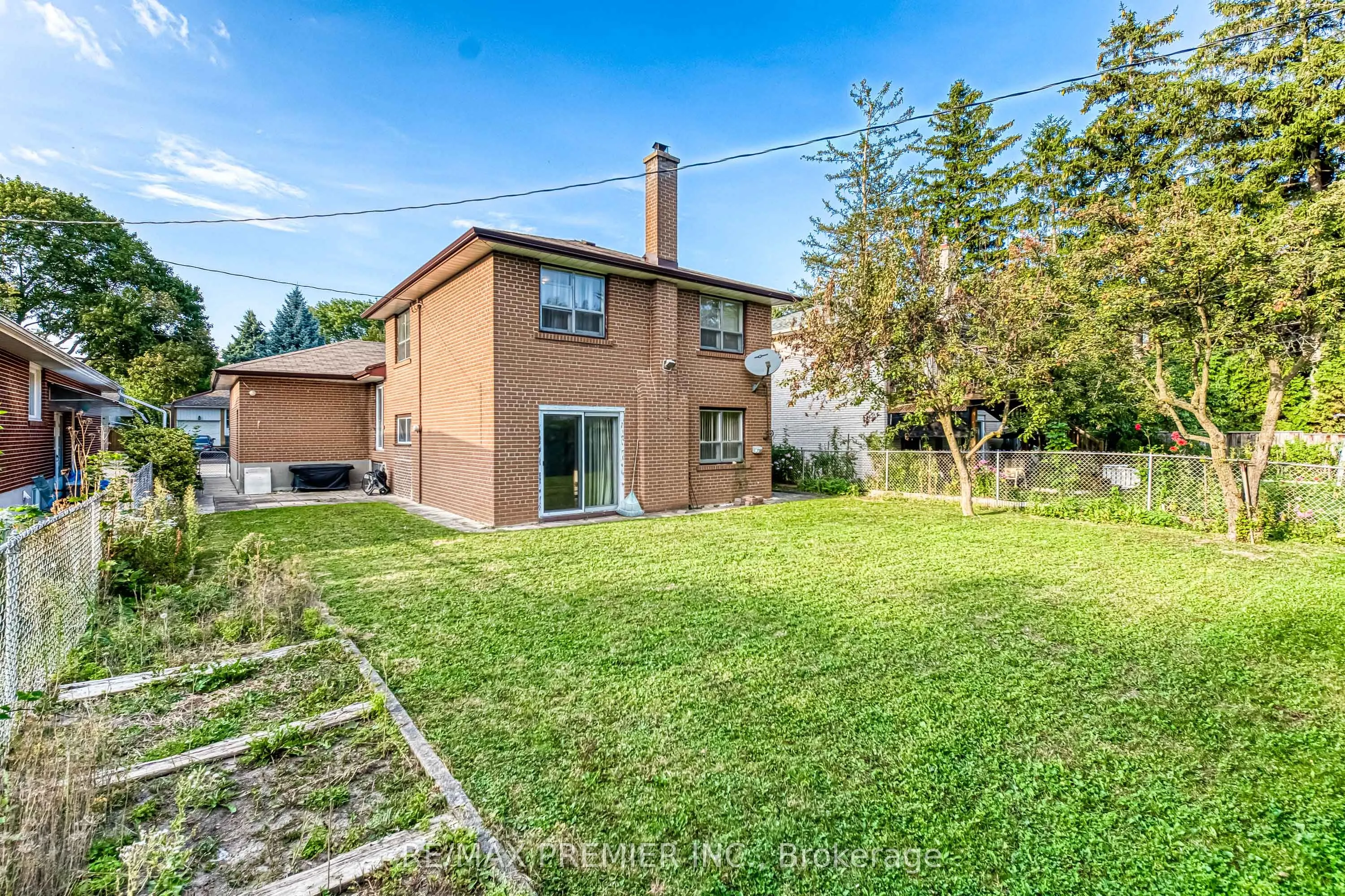 217 La Rose Avenue