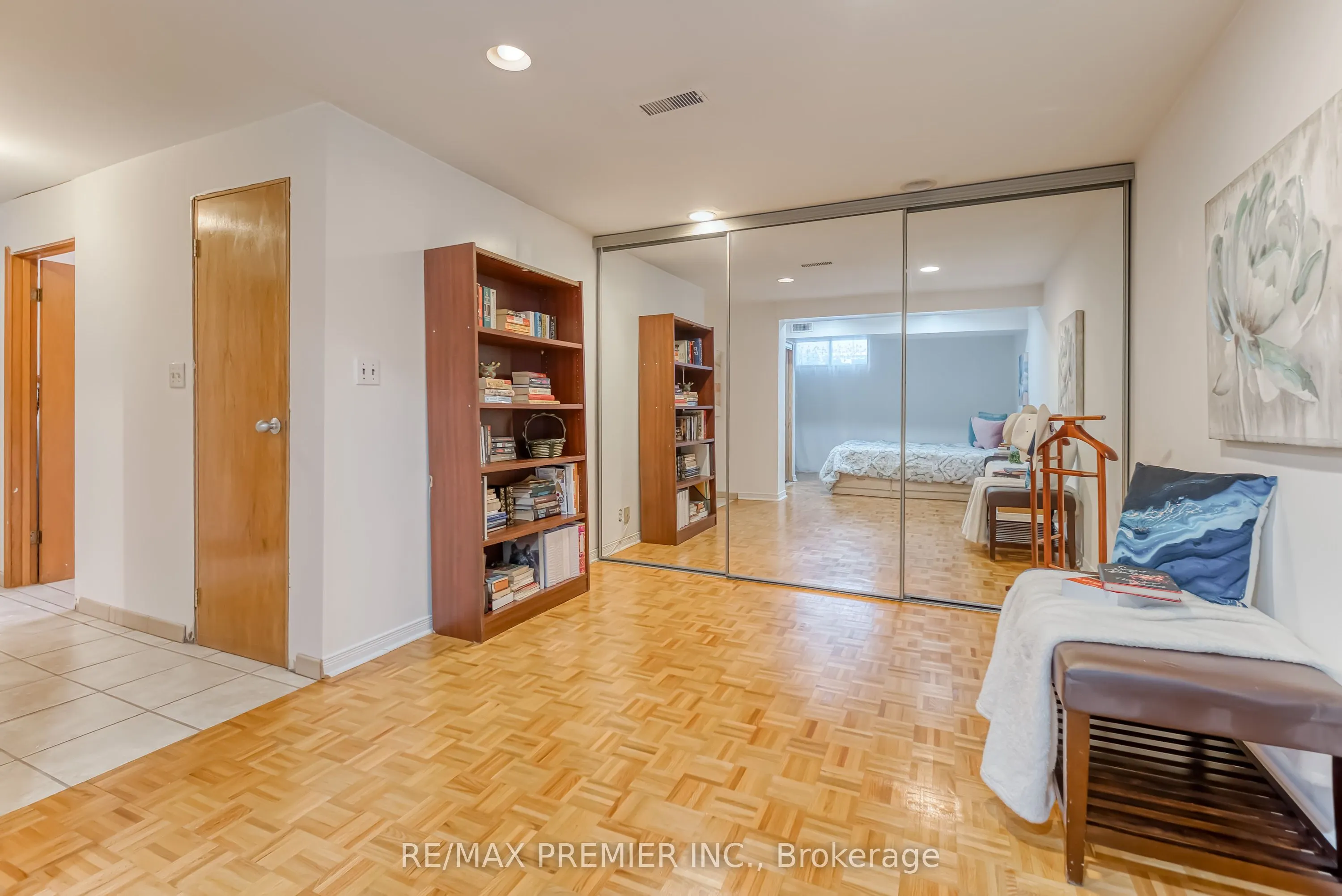 217 La Rose Avenue