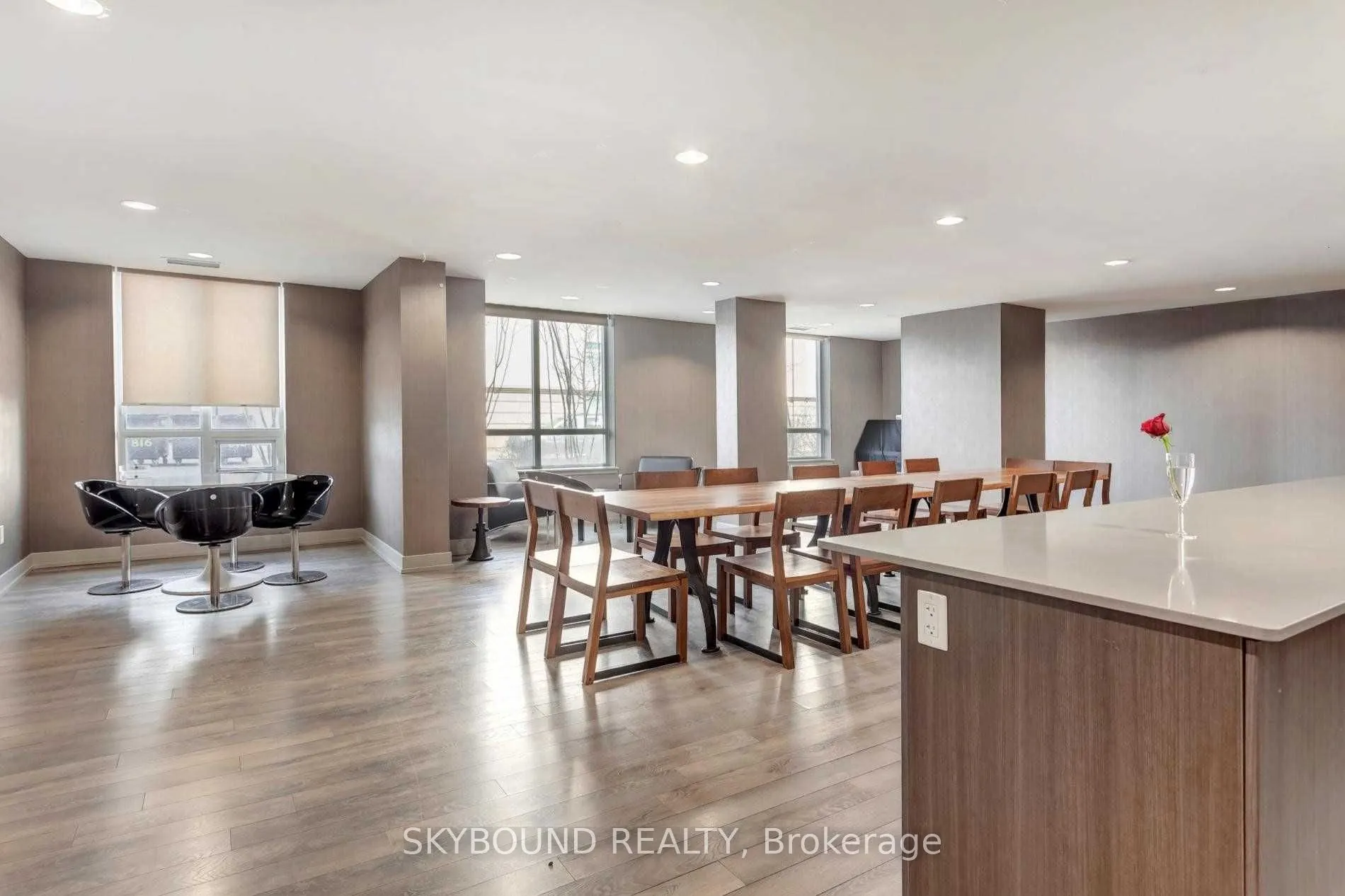 816 Lansdowne Avenue, #1108