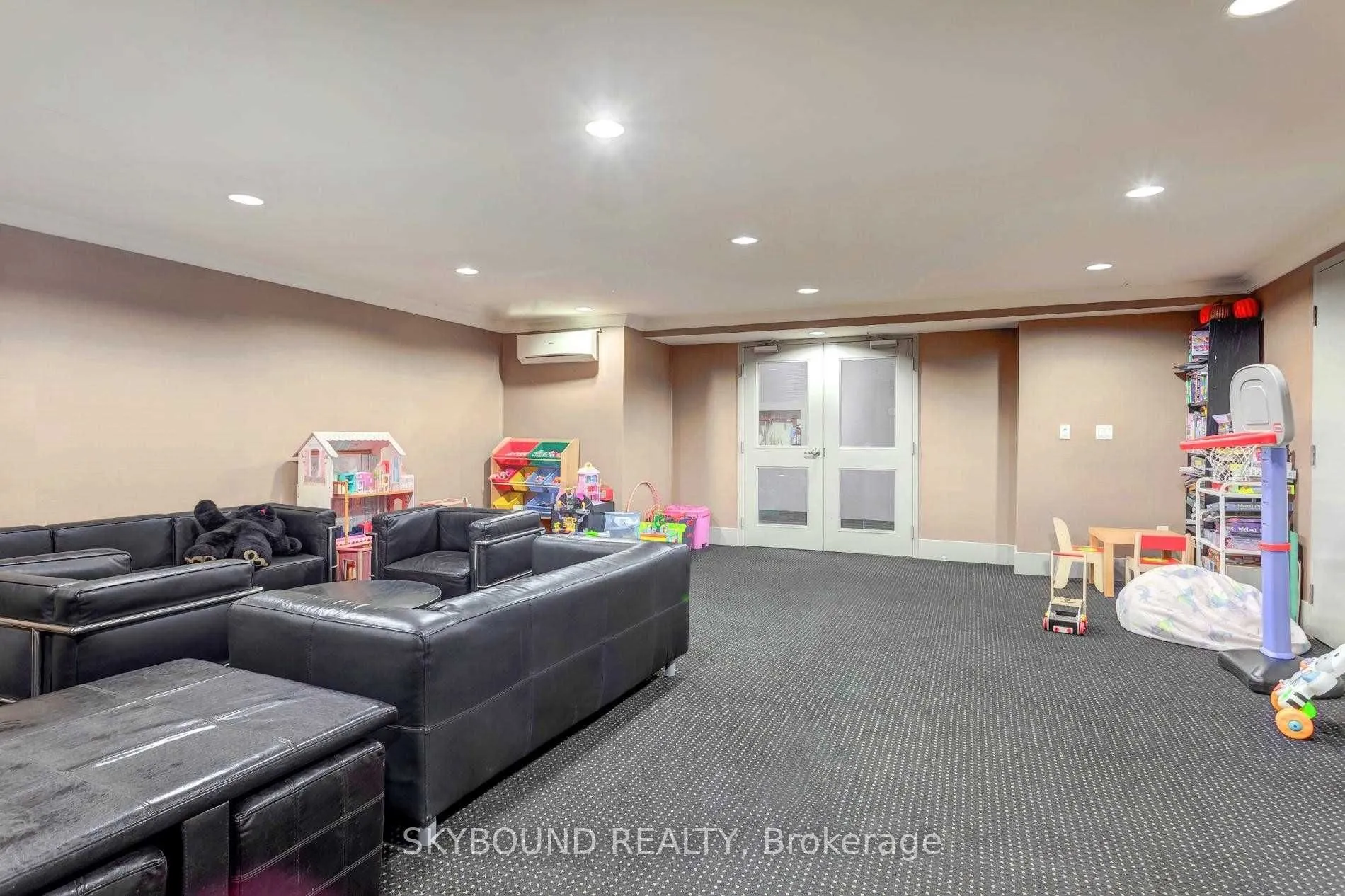 816 Lansdowne Avenue, #1108