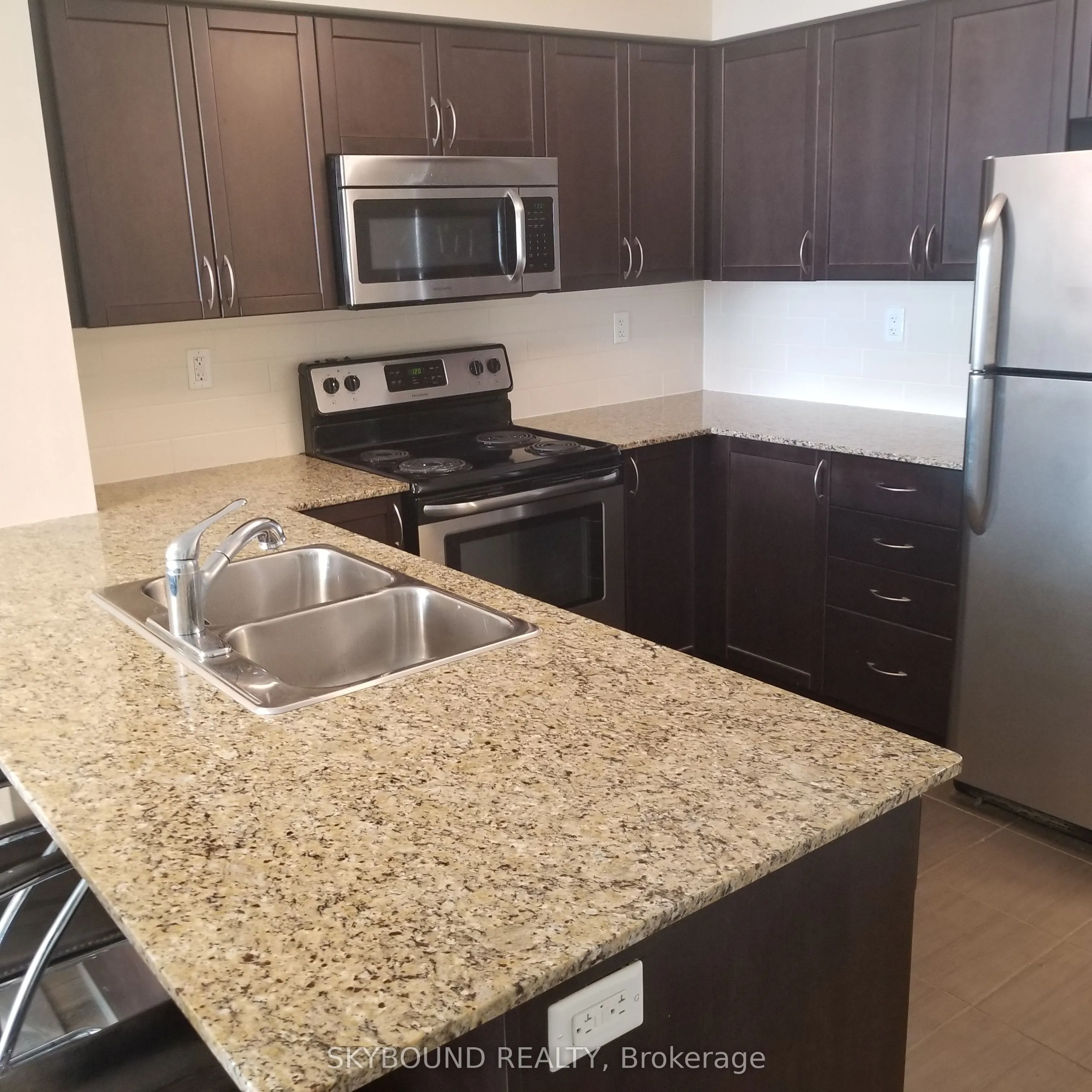 816 Lansdowne Avenue, #1108