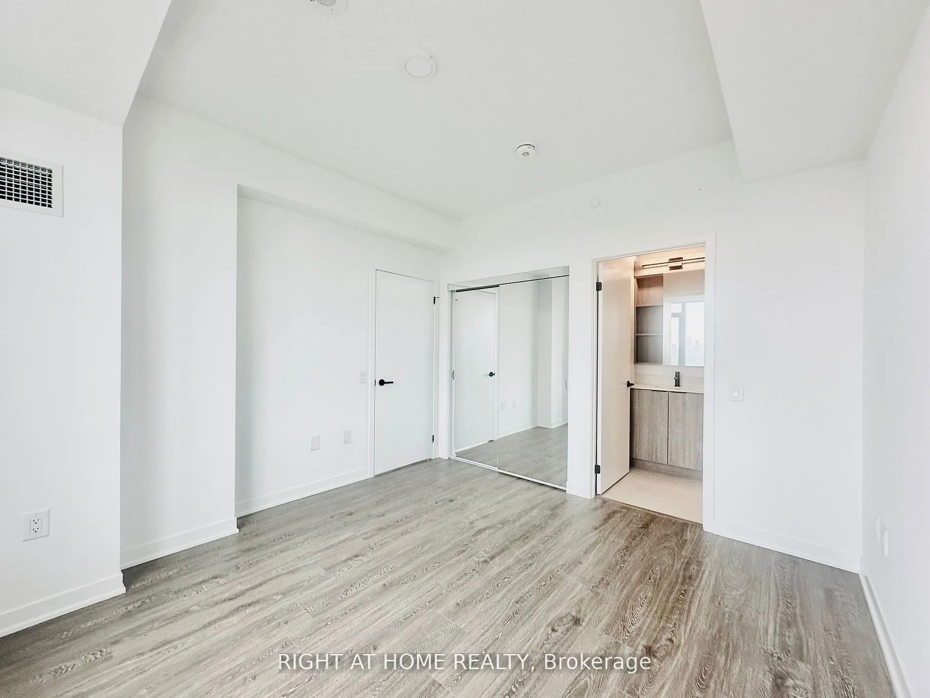 2495 Eglinton Avenue W, #09