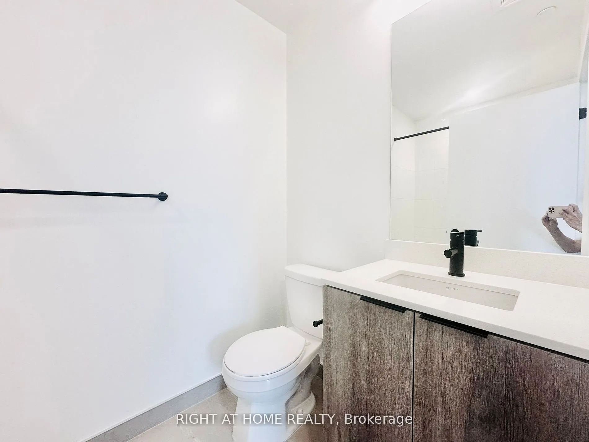 2495 Eglinton Avenue W, #09