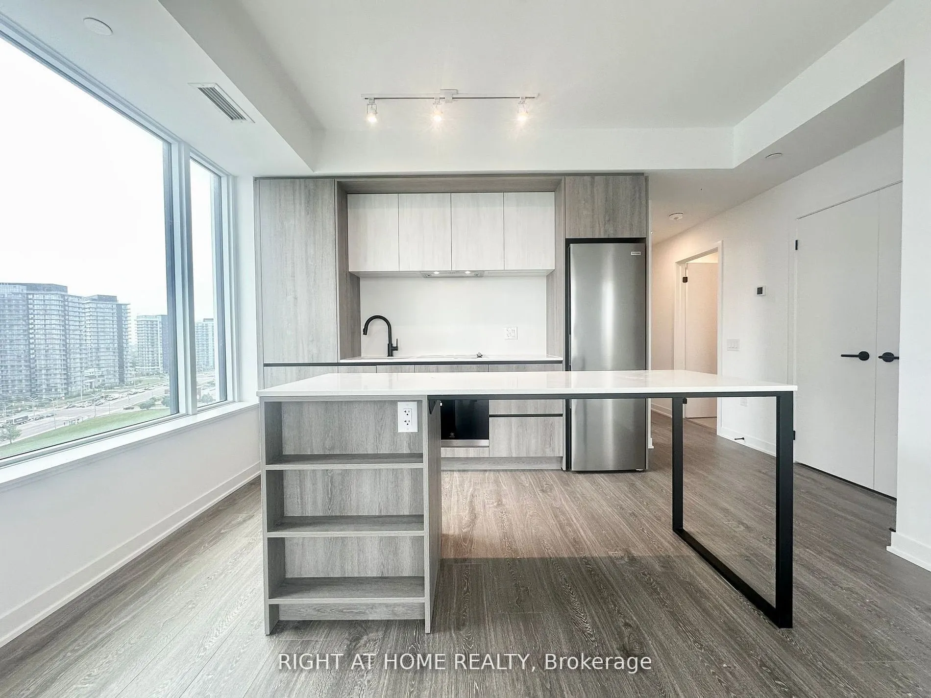 2495 Eglinton Avenue W, #09