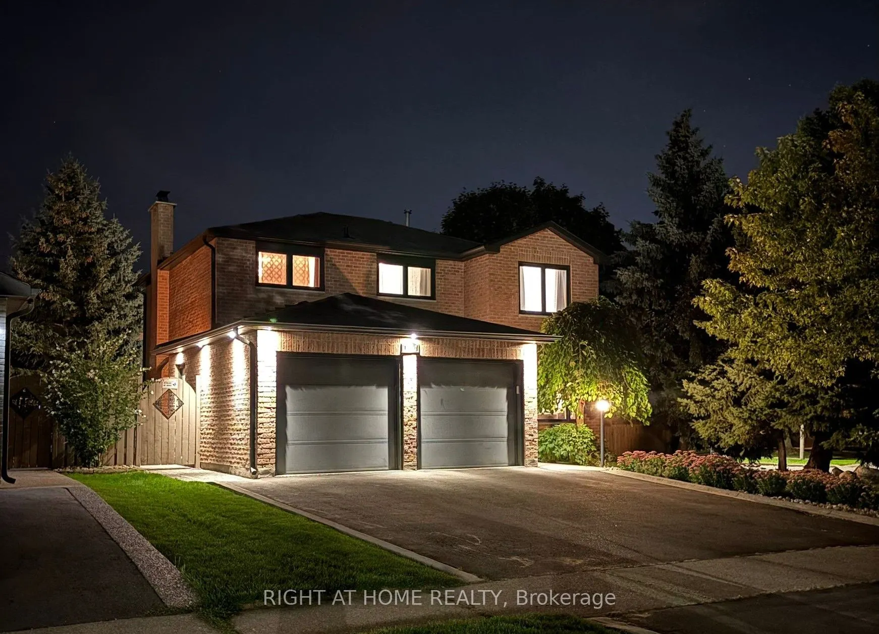 1517 Queensbury Crescent