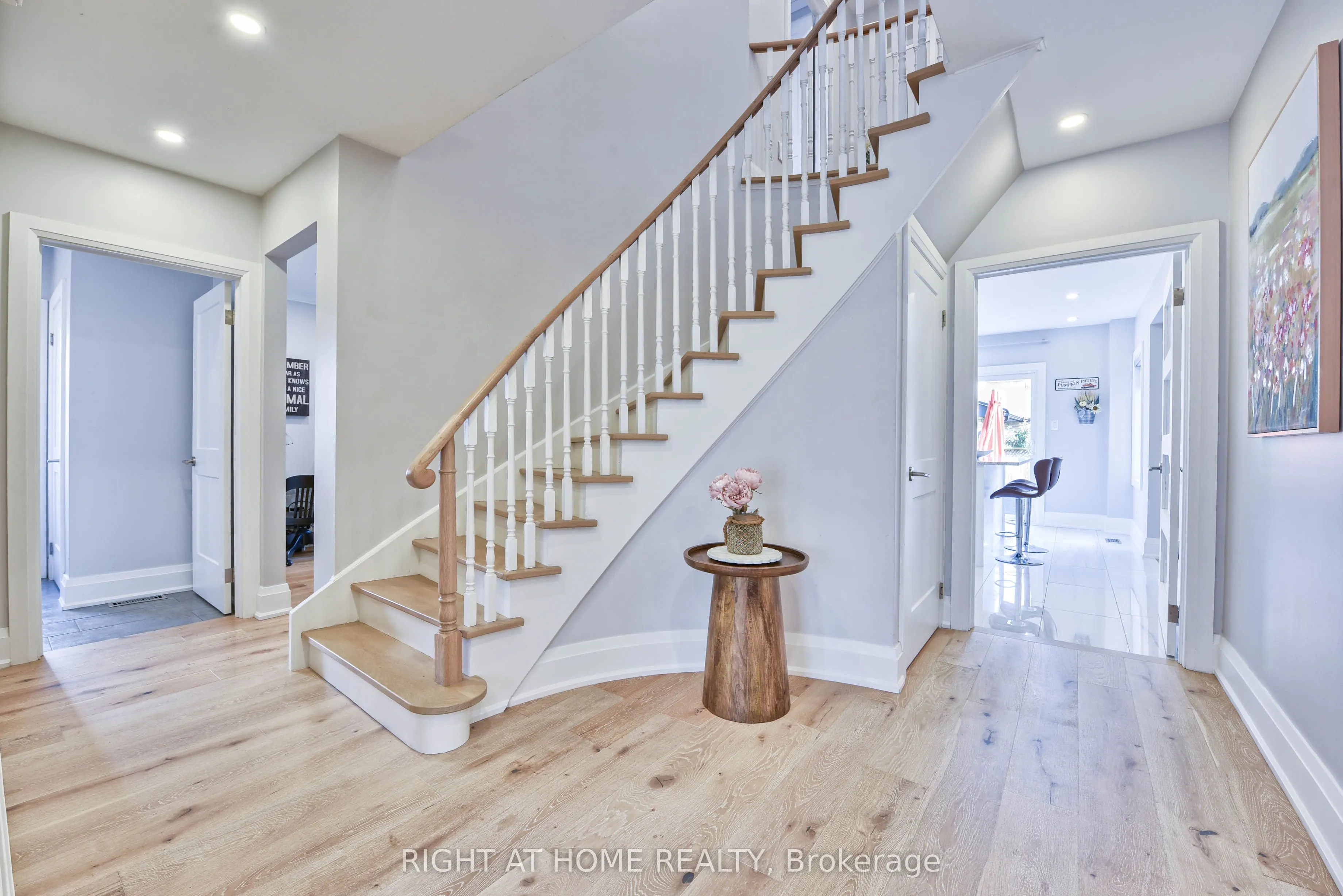 1517 Queensbury Crescent