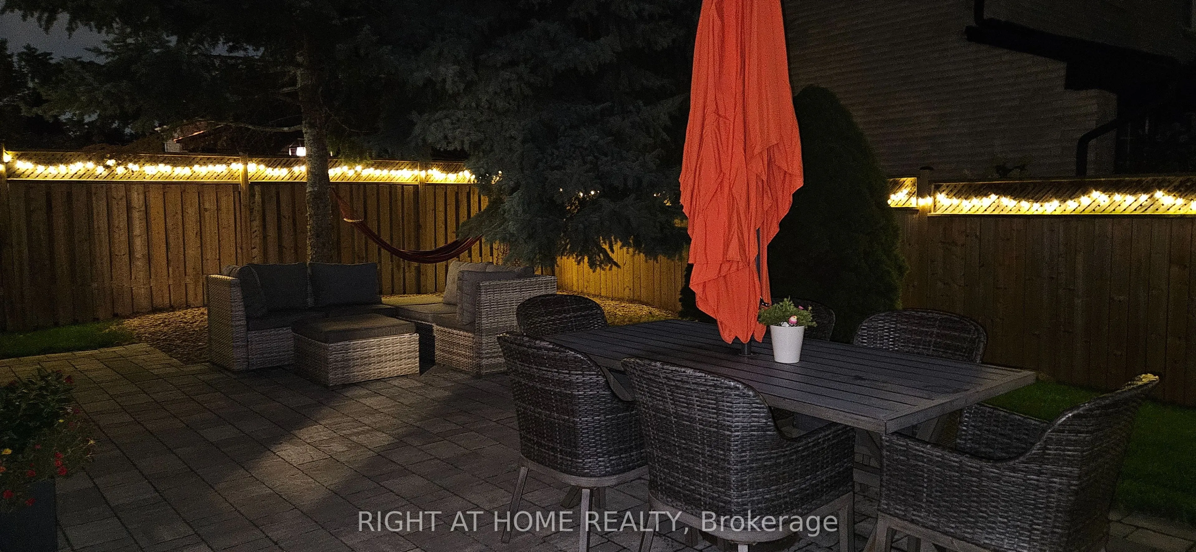 1517 Queensbury Crescent