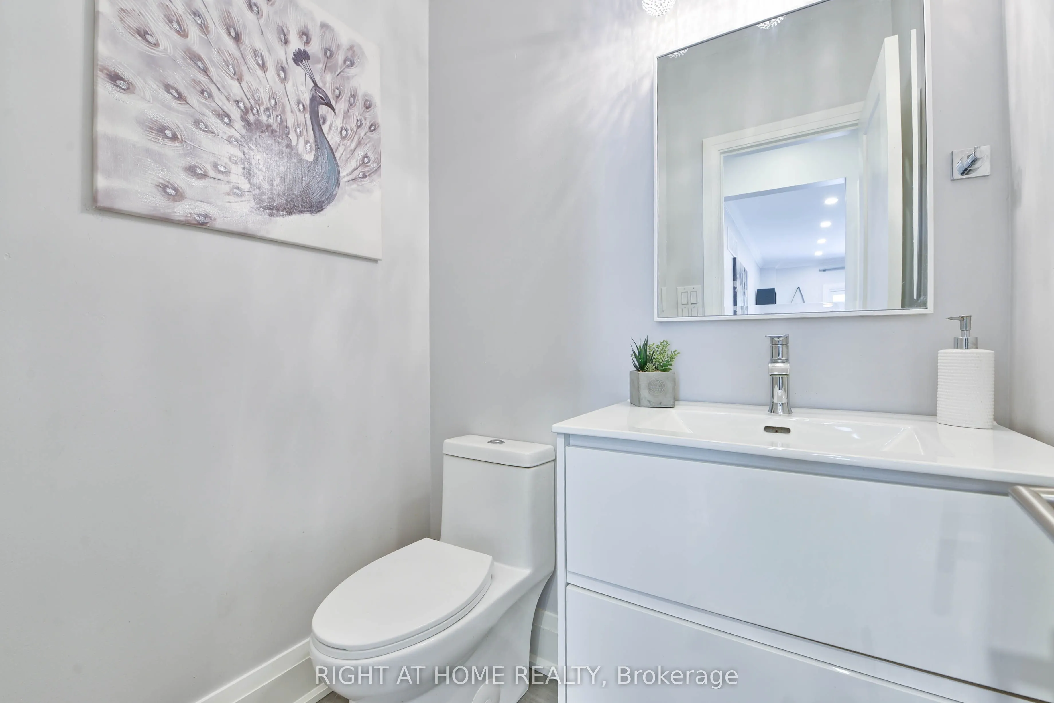 1517 Queensbury Crescent