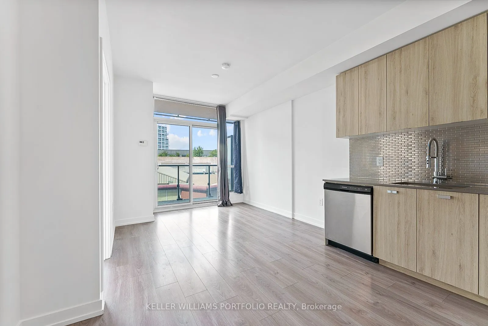 10 De Boers Drive, #602