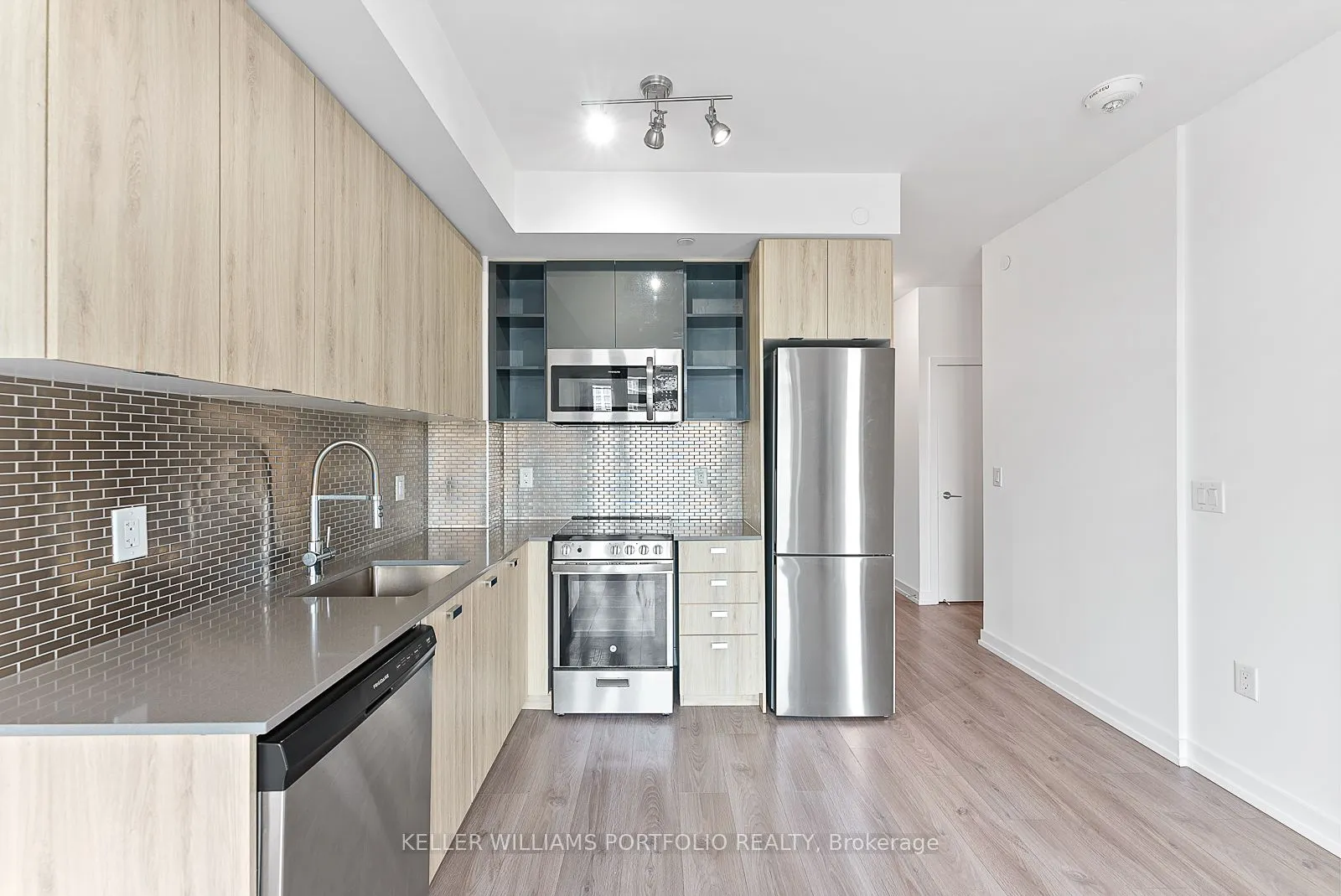 10 De Boers Drive, #602