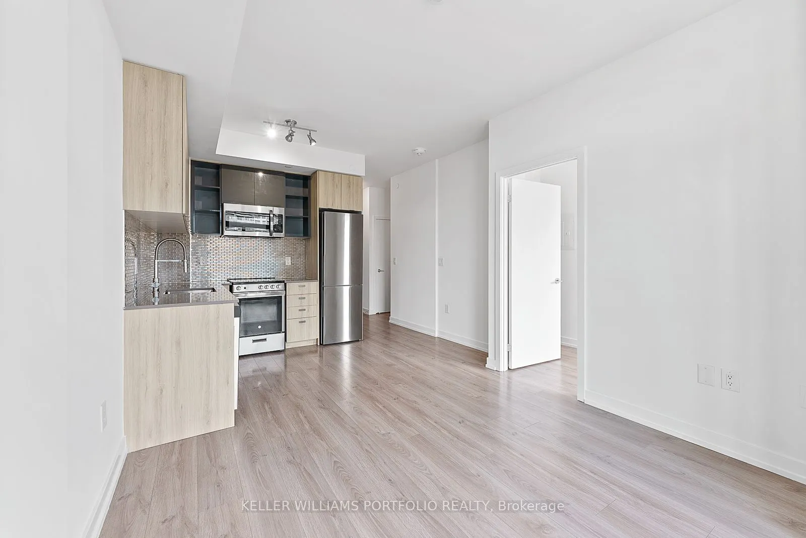10 De Boers Drive, #602