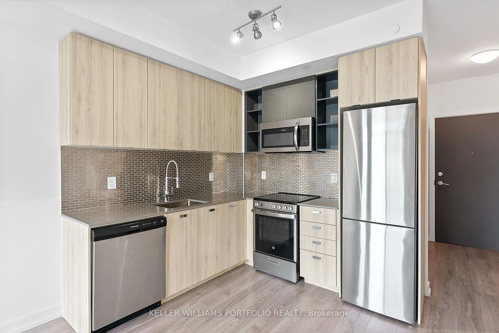 10 De Boers Drive, #602
