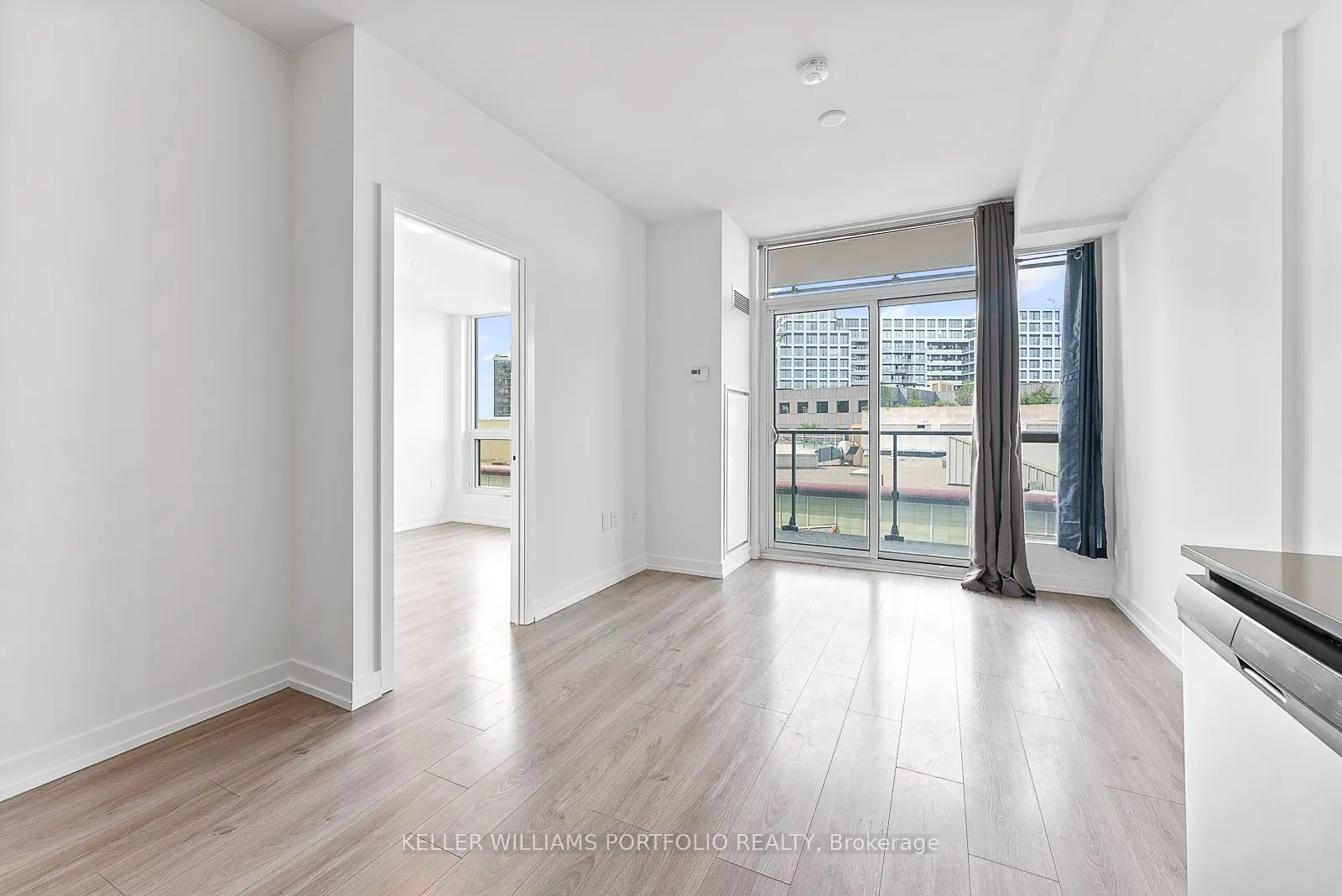 10 De Boers Drive, #602