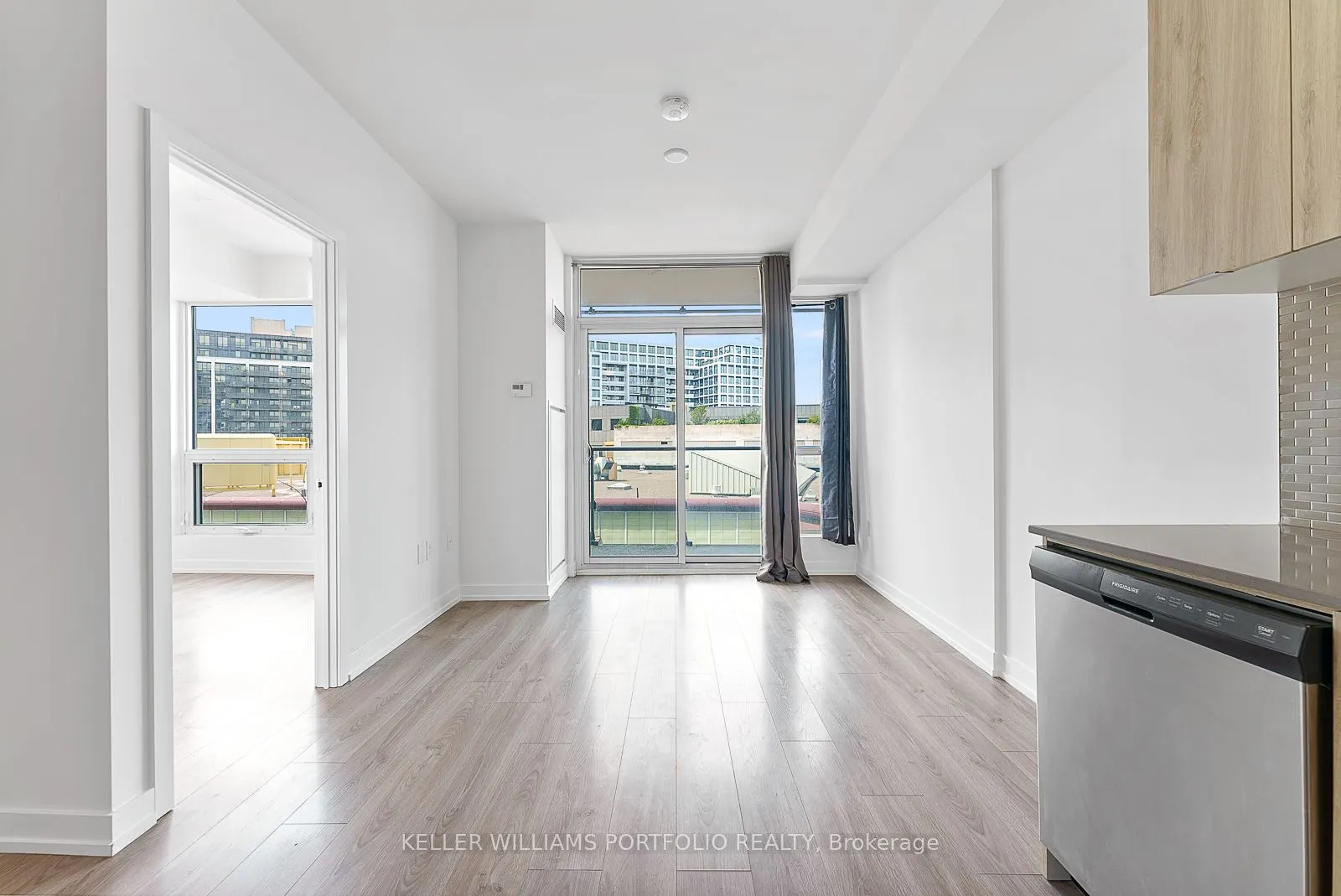 10 De Boers Drive, #602