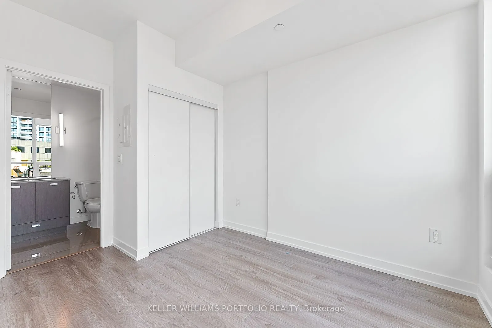 10 De Boers Drive, #602
