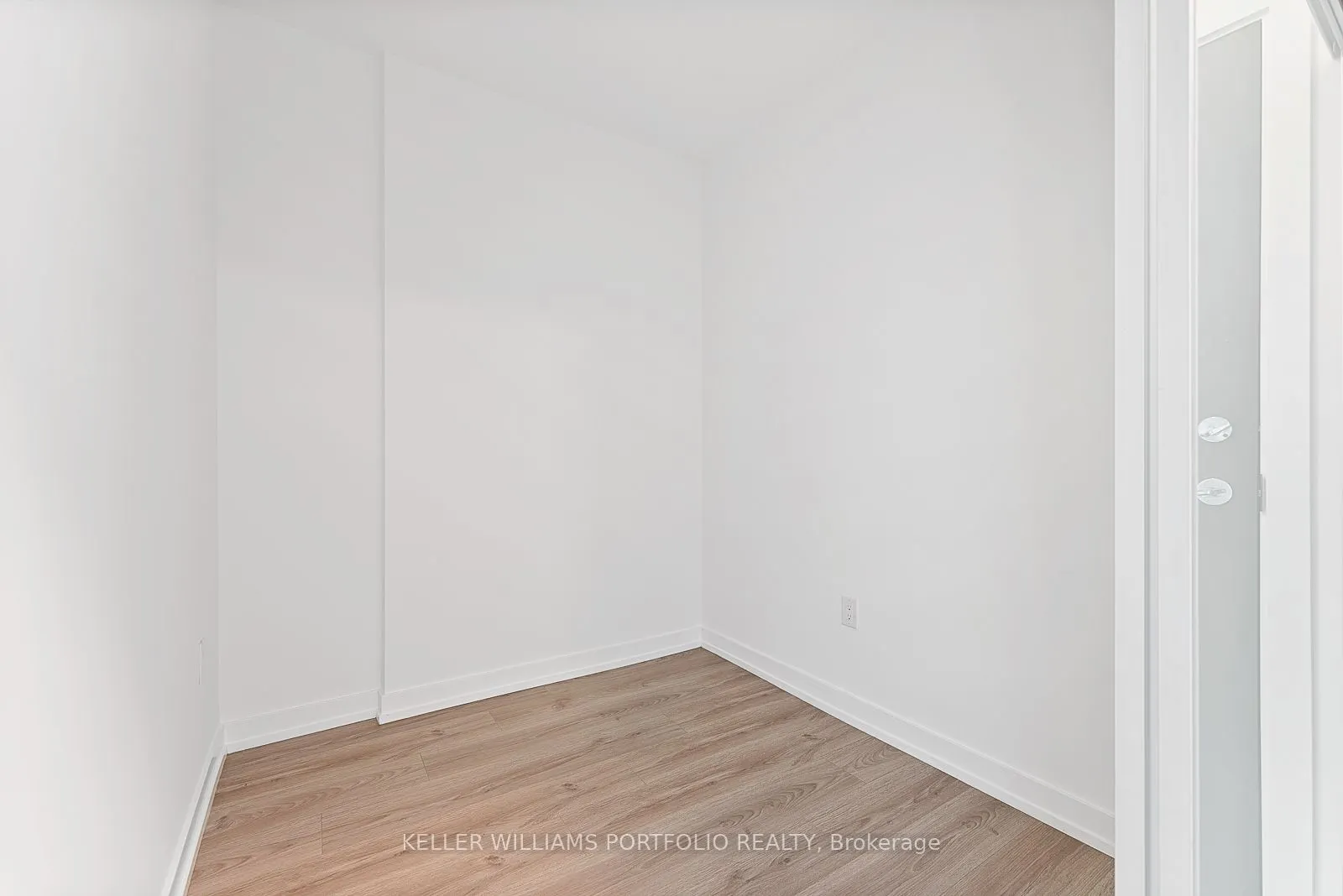 10 De Boers Drive, #602
