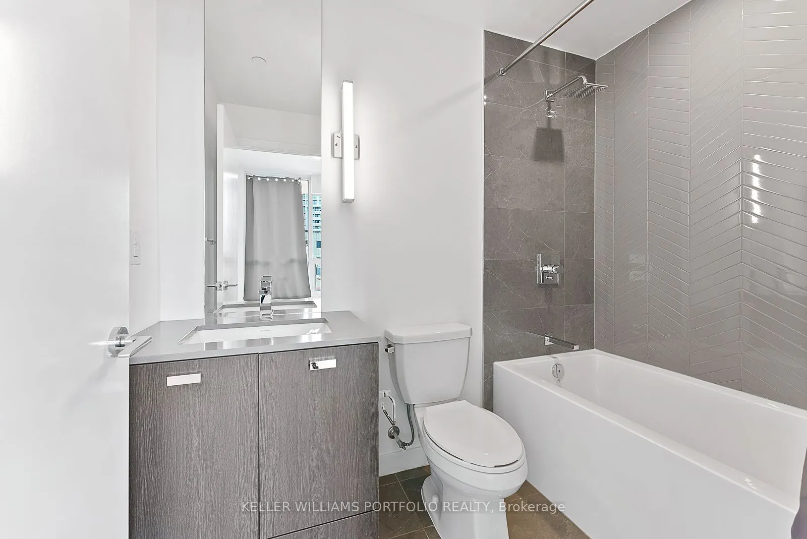 10 De Boers Drive, #602