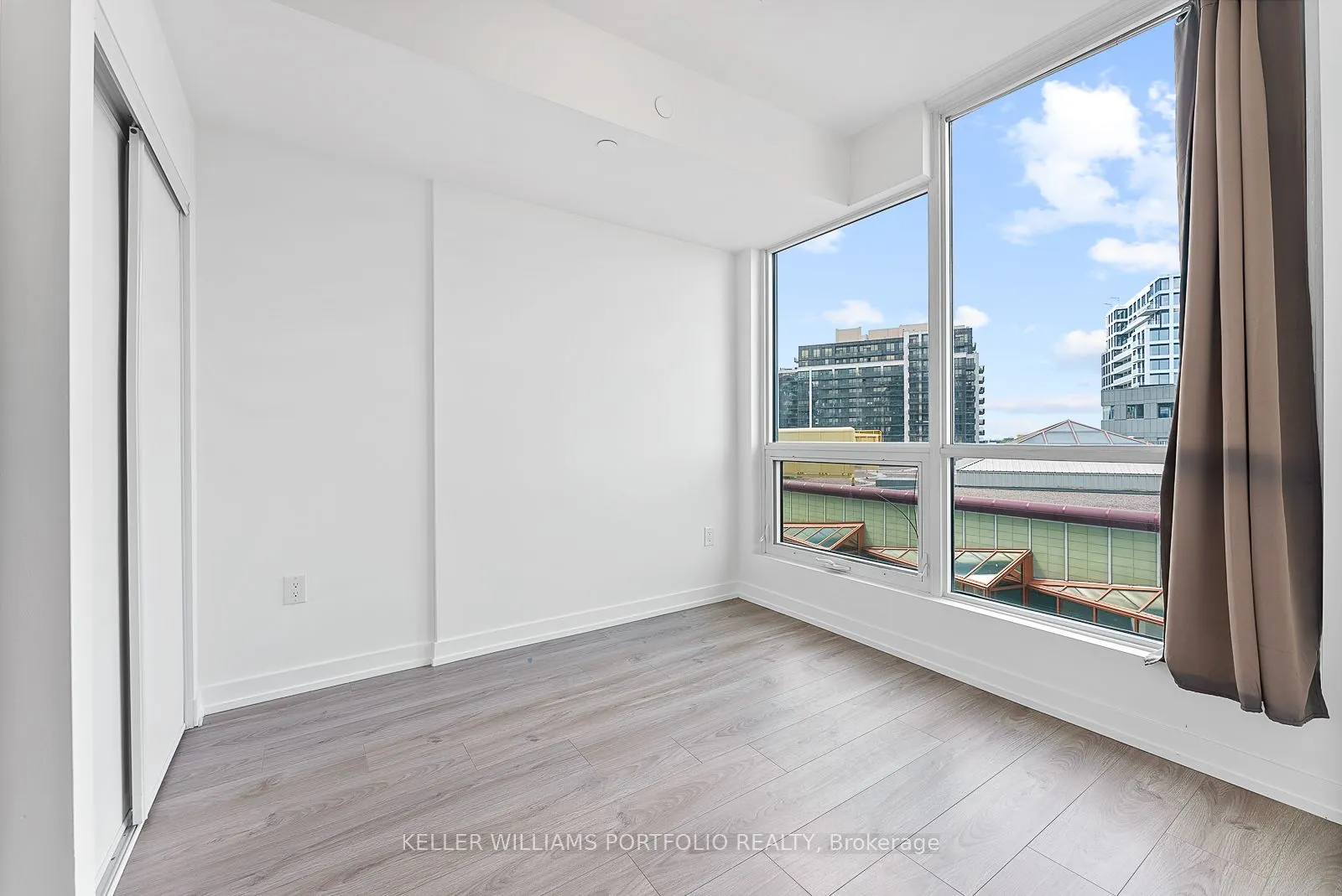 10 De Boers Drive, #602