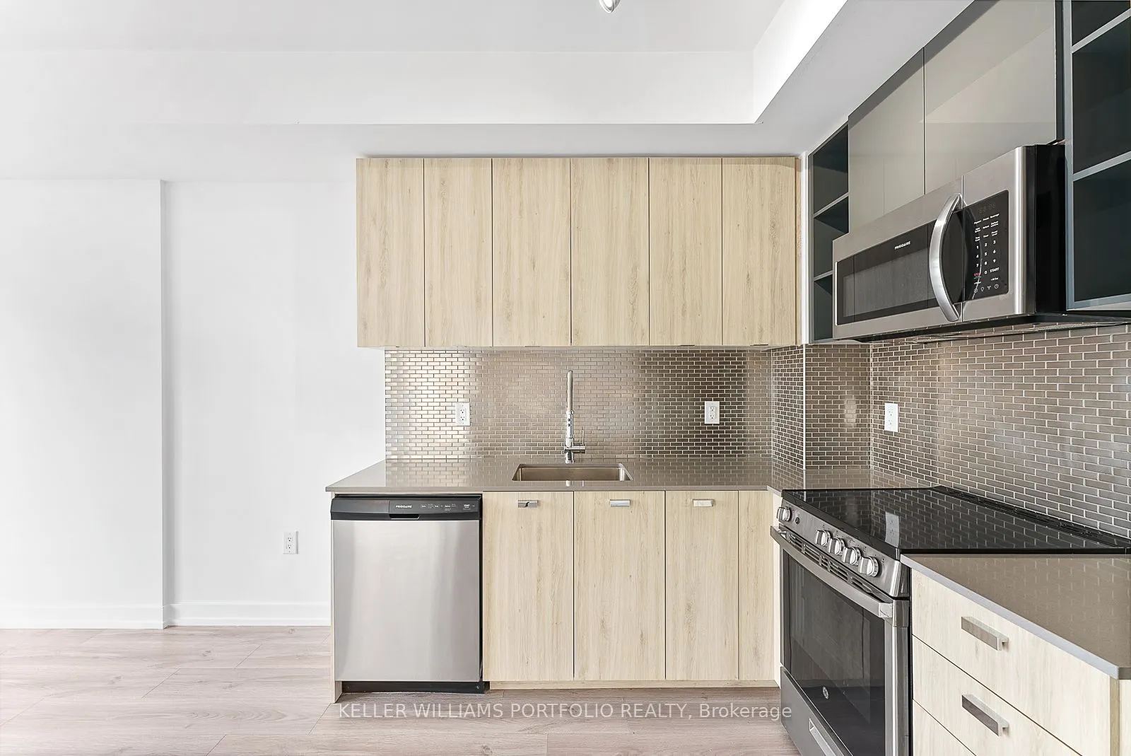 10 De Boers Drive, #602