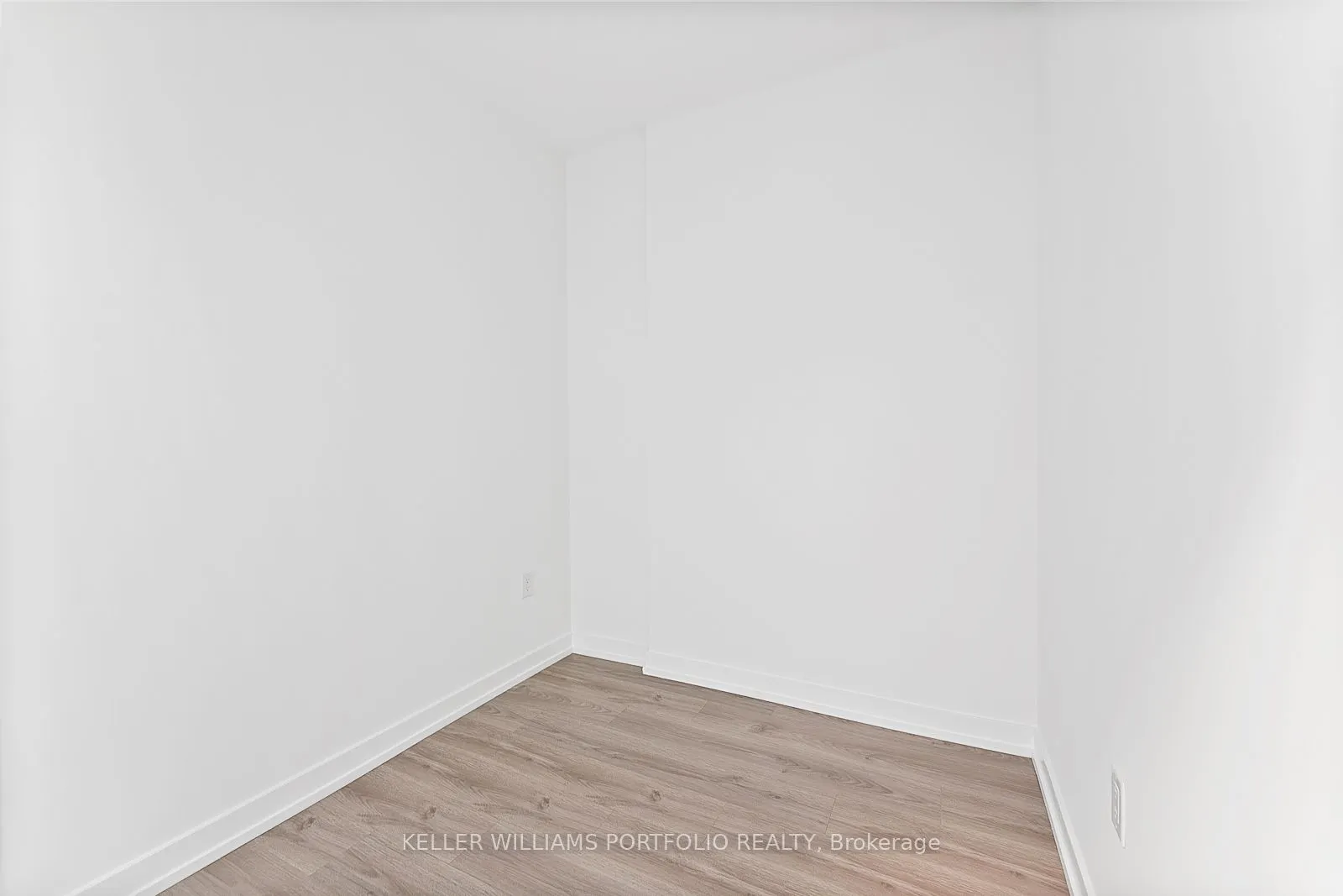 10 De Boers Drive, #602