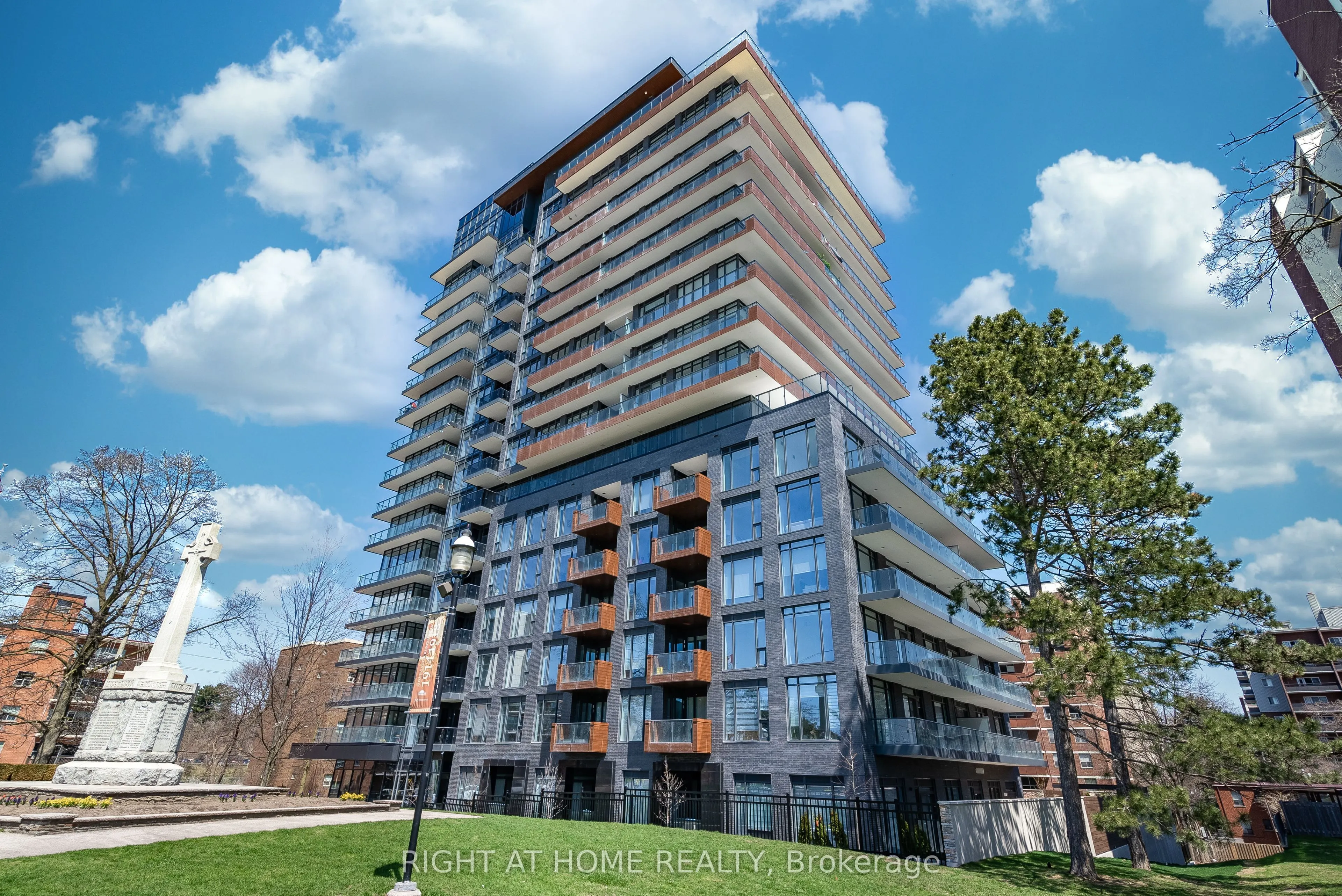 21 Park Street E, #802