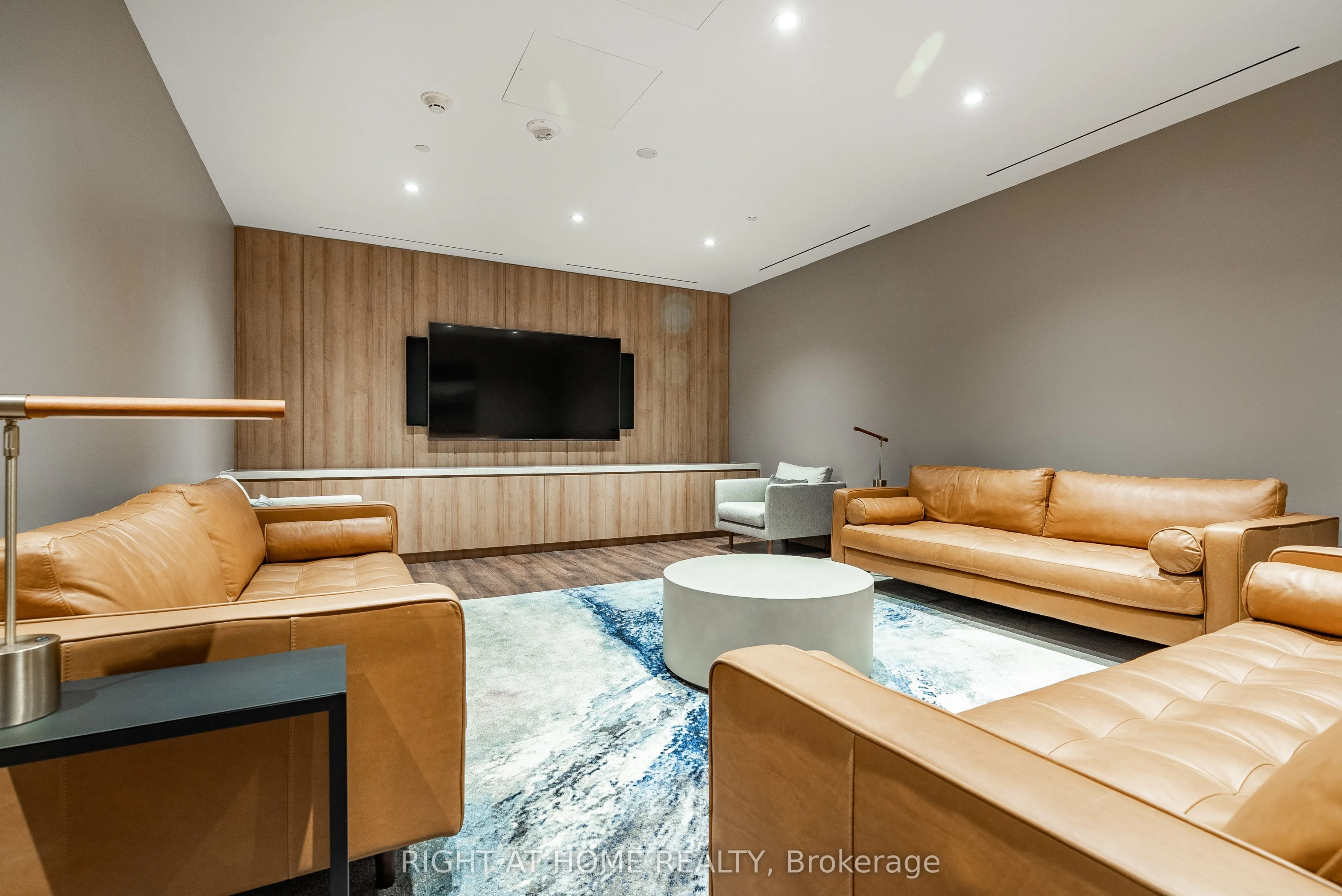 21 Park Street E, #802