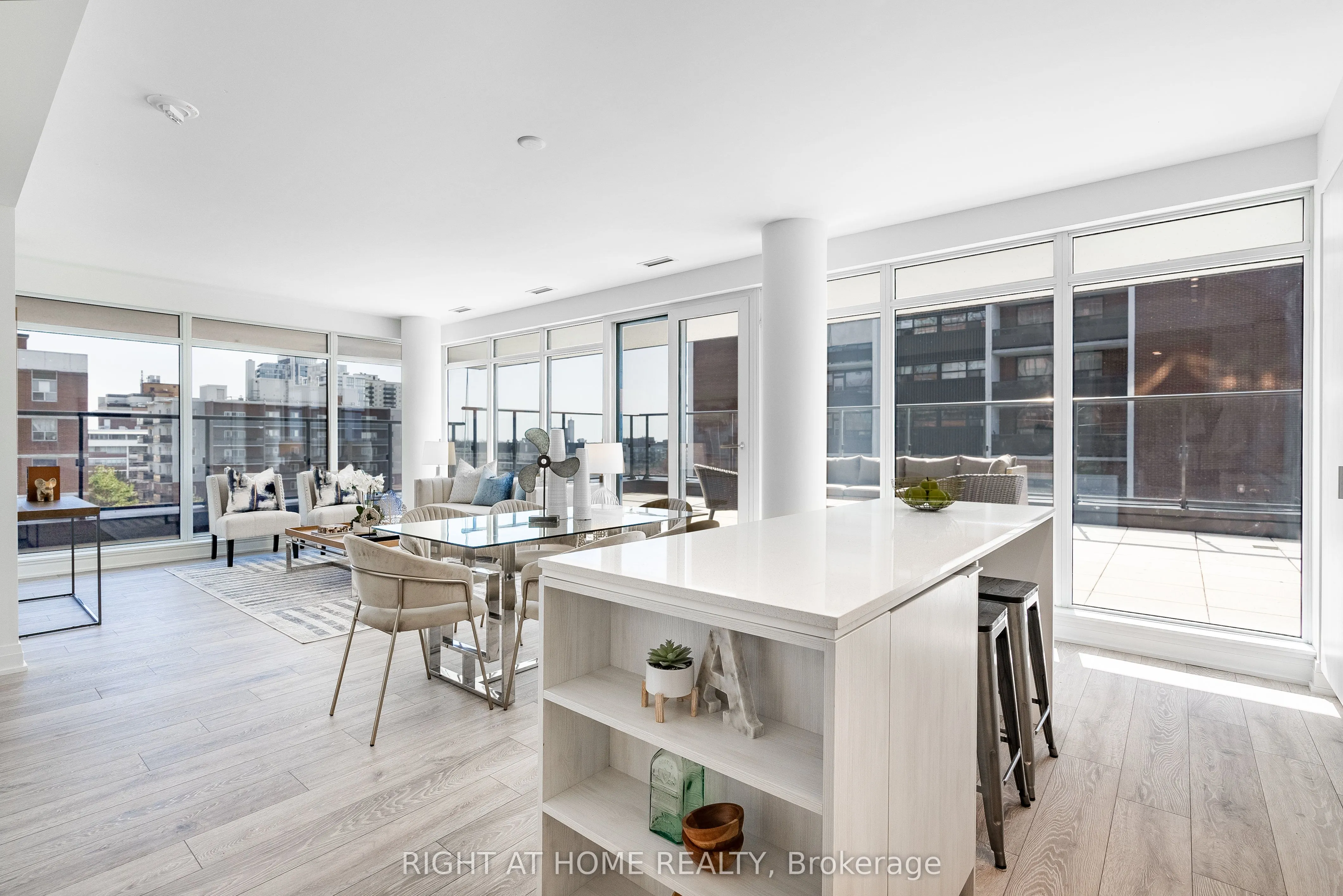 21 Park Street E, #802