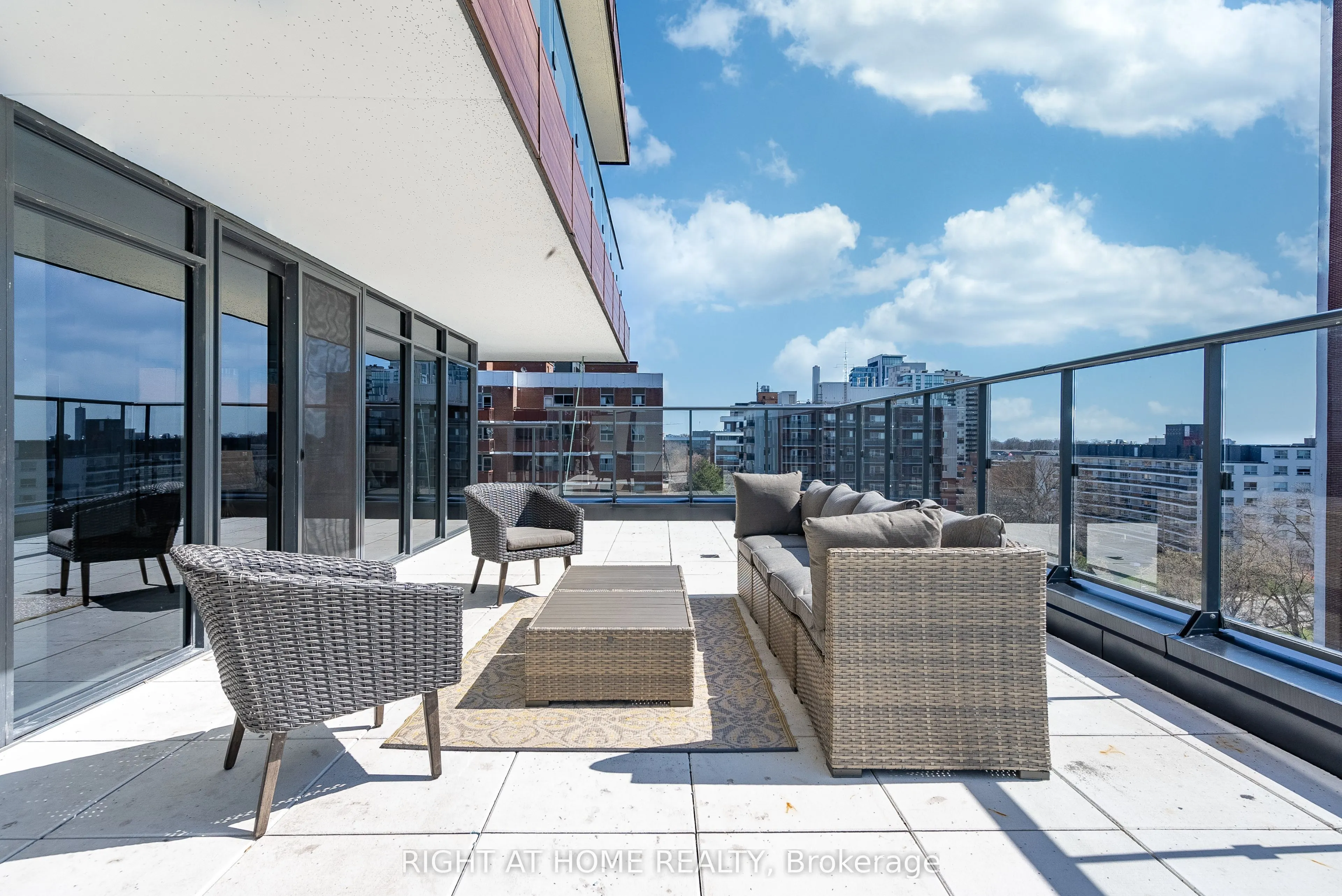 21 Park Street E, #802