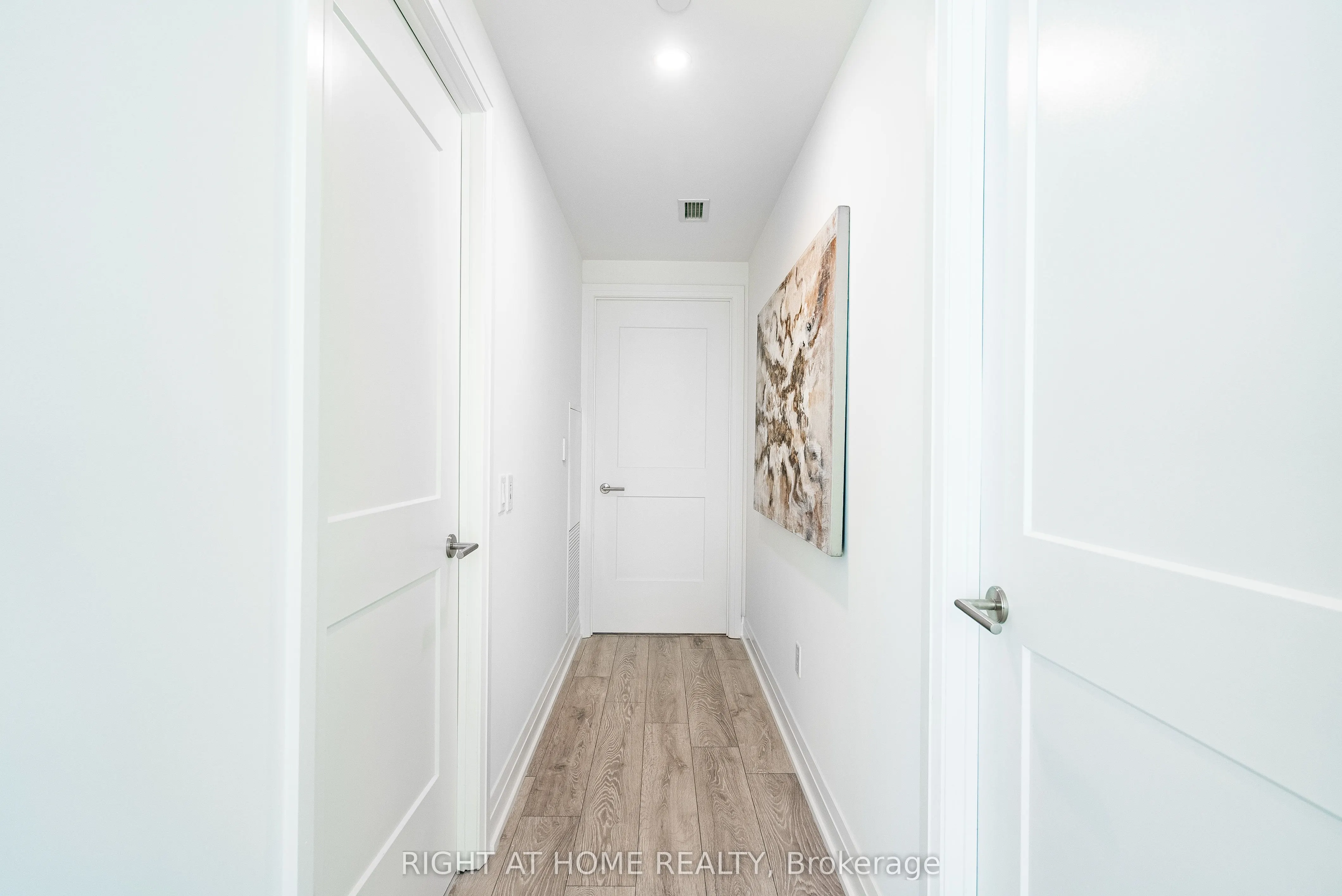 21 Park Street E, #802