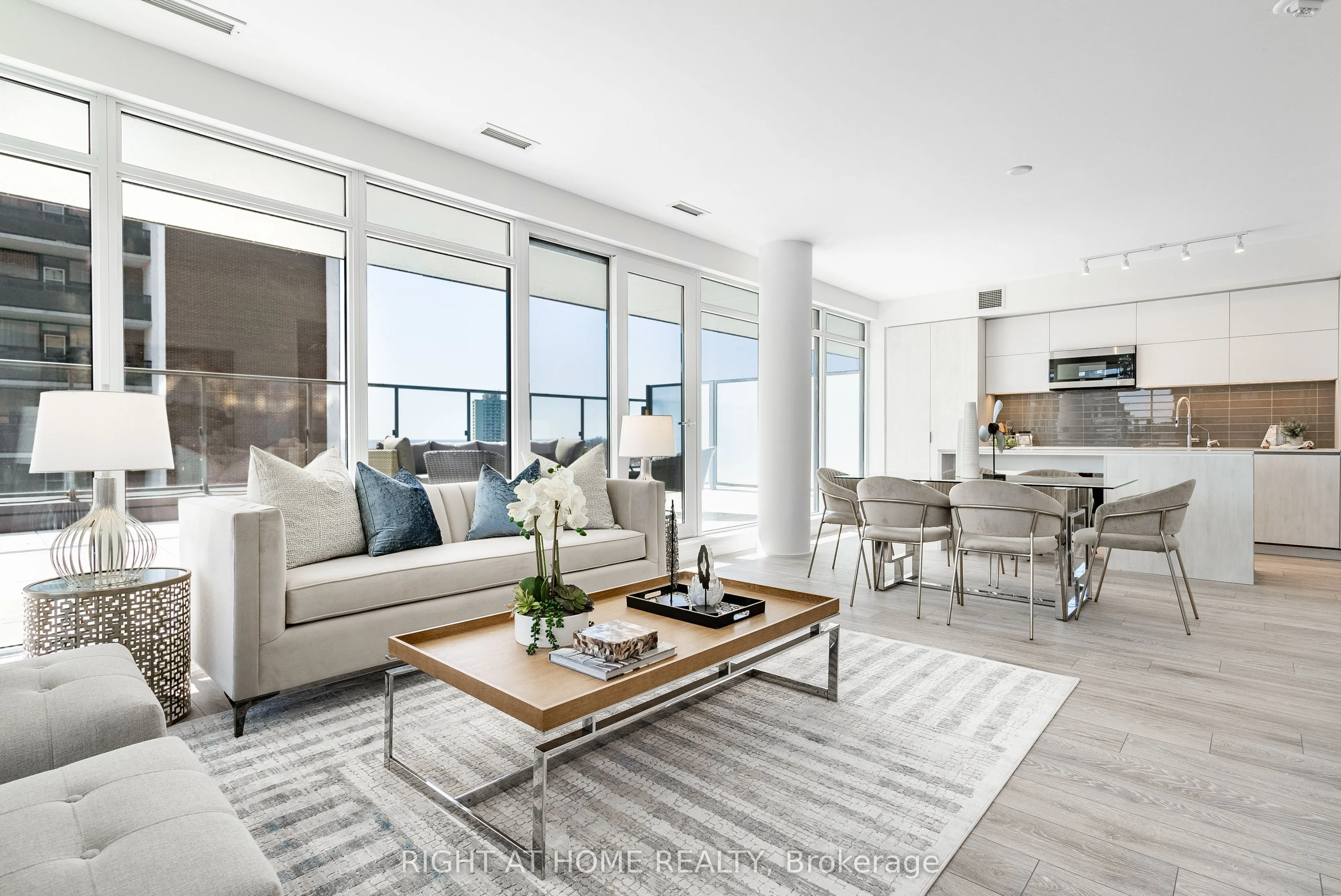 21 Park Street E, #802