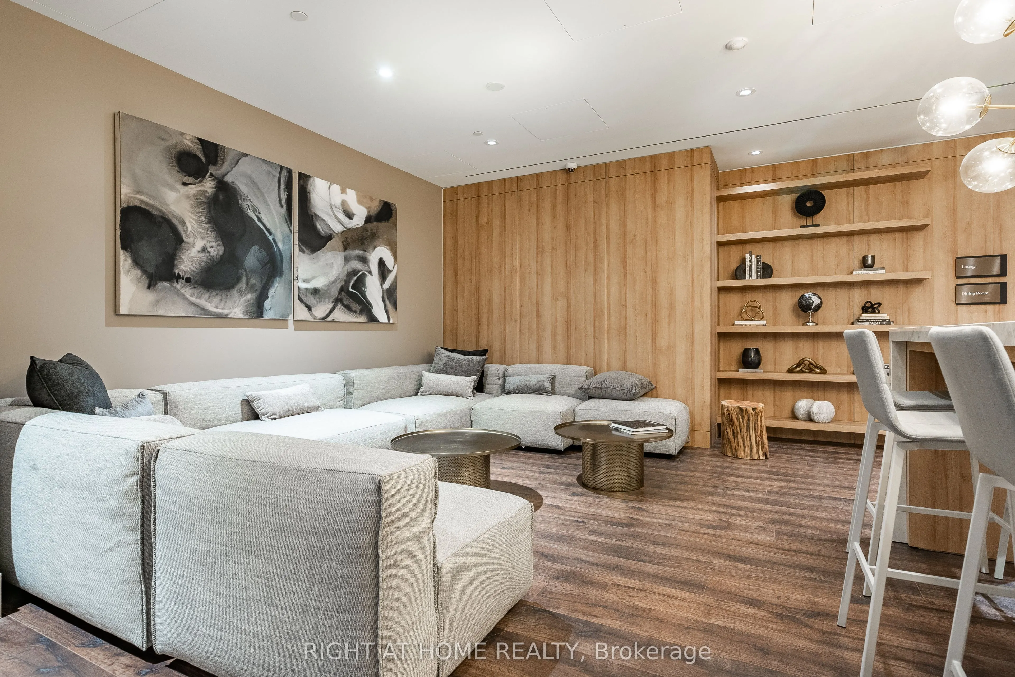 21 Park Street E, #802